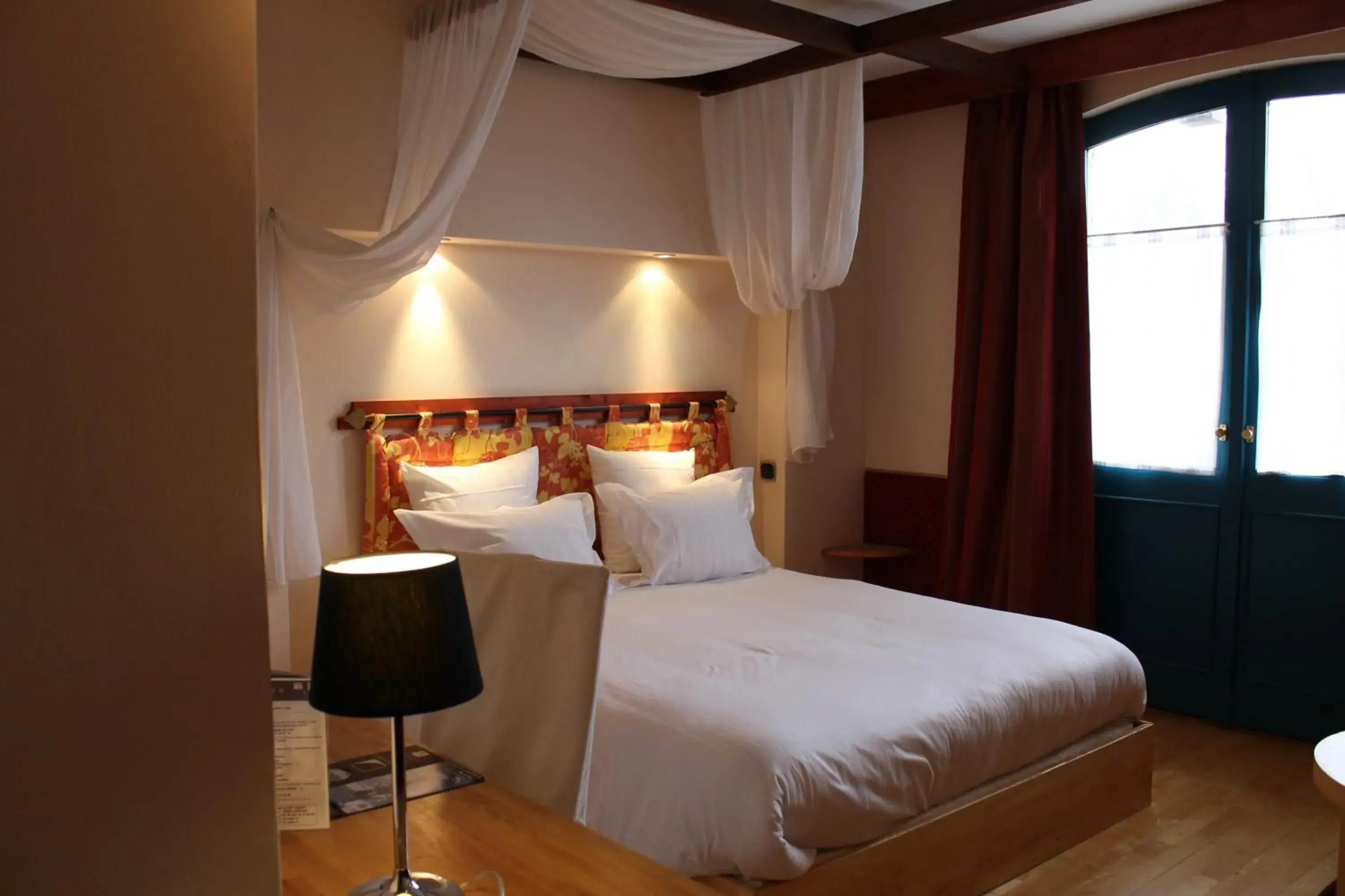 Double Room in Logis Hôtel Les Pages Double Room in Logis Hôtel Les Pages