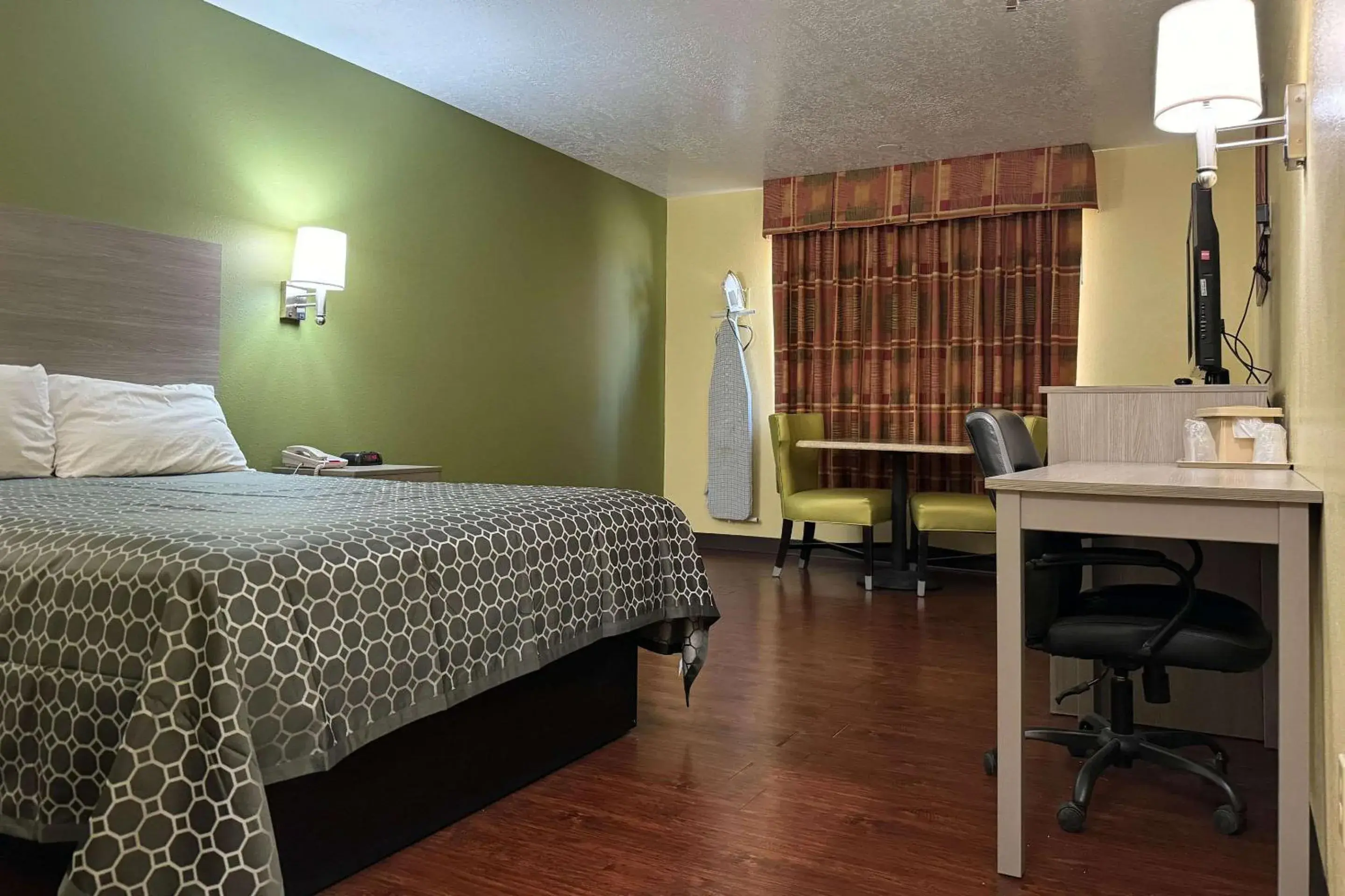 Bedroom, Bed in Rodeway Inn Moriarty Bedroom, Bed in Rodeway Inn Moriarty