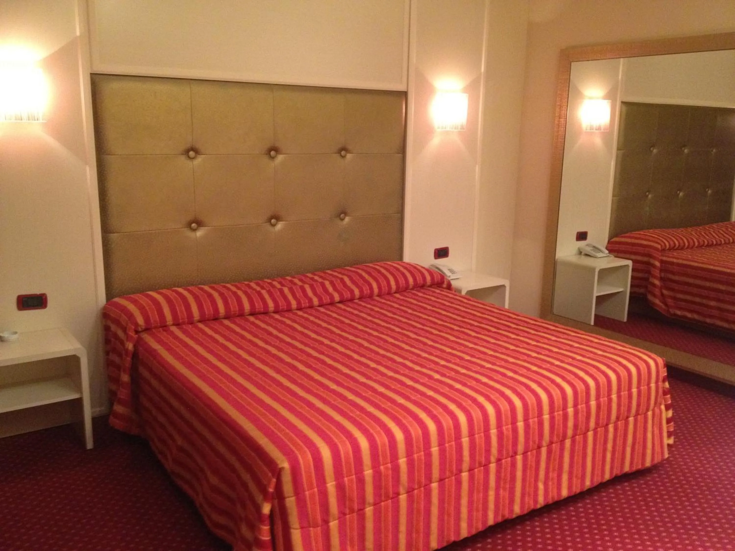 Bed in Hotel Motel 2