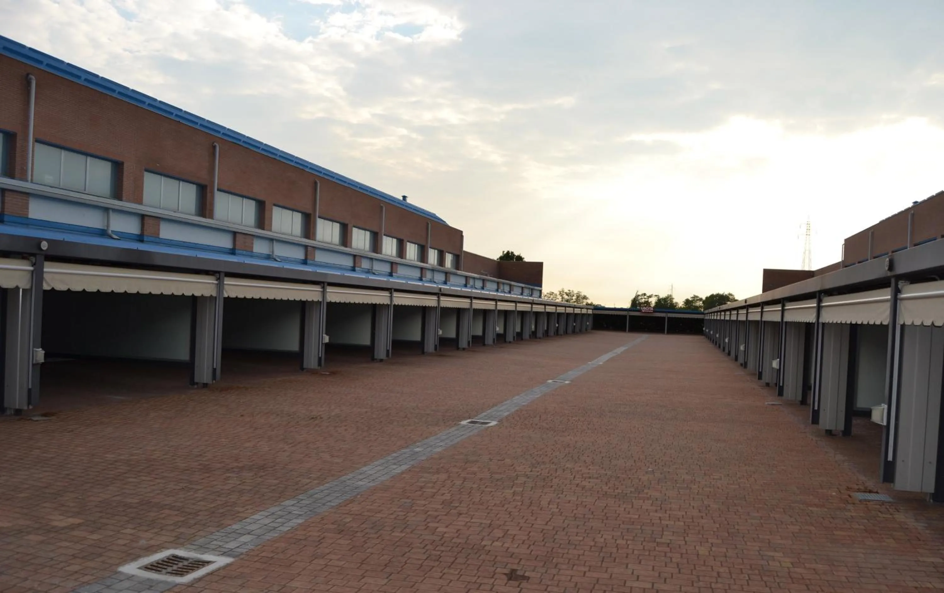 Property building in Hotel Motel 2