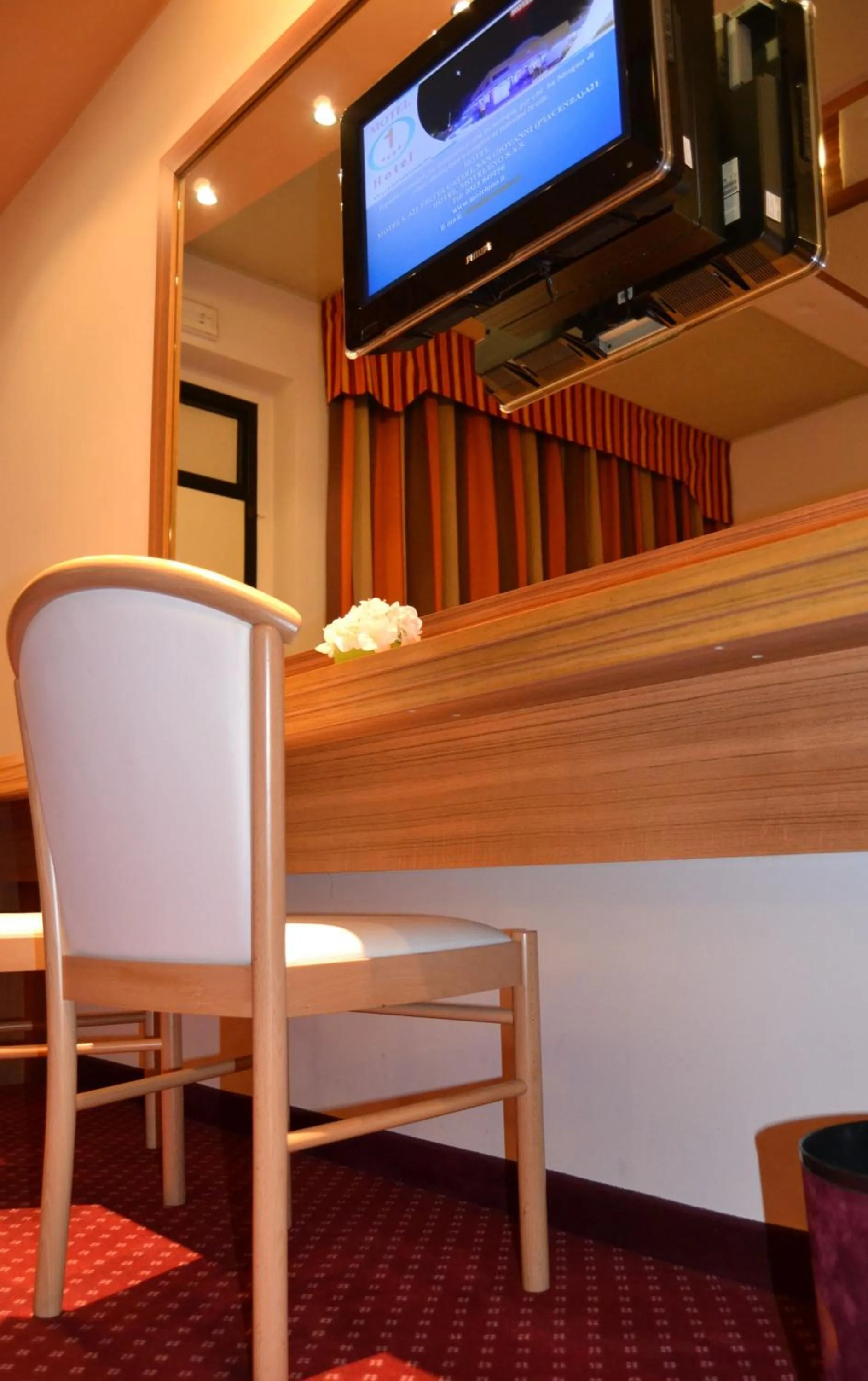 Decorative detail in Hotel Motel 2