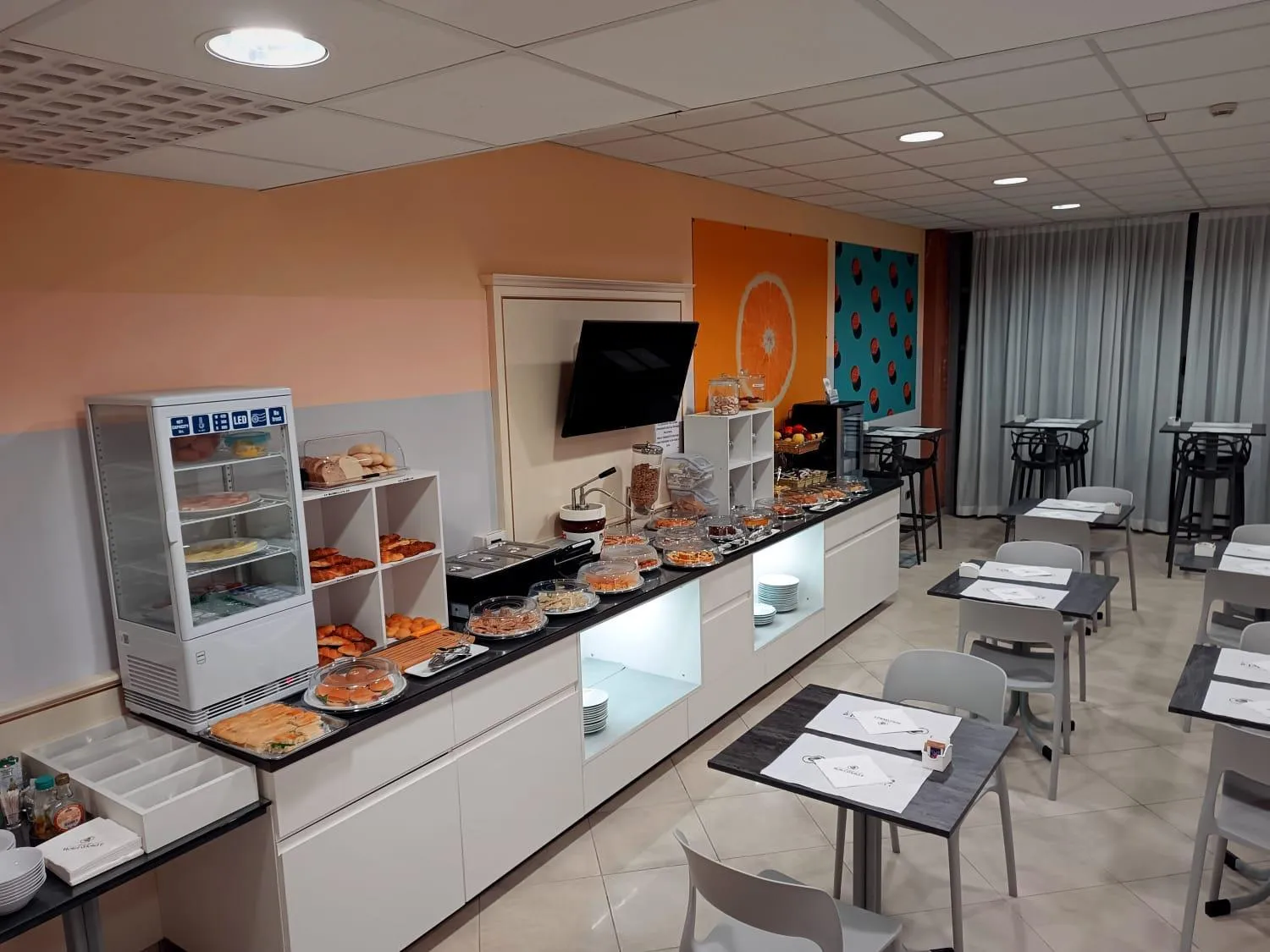 Breakfast in Hotel Motel 2