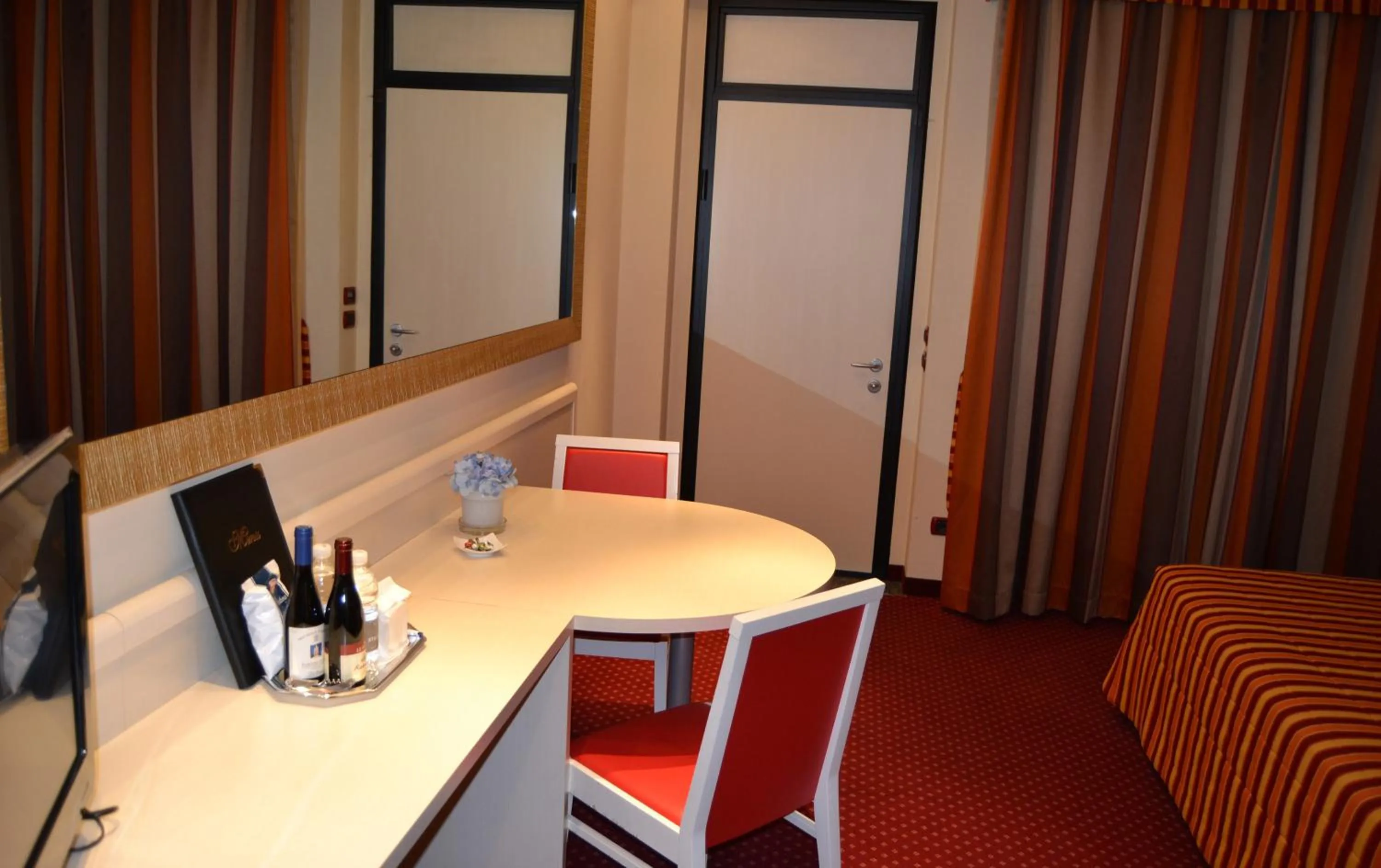 Decorative detail in Hotel Motel 2