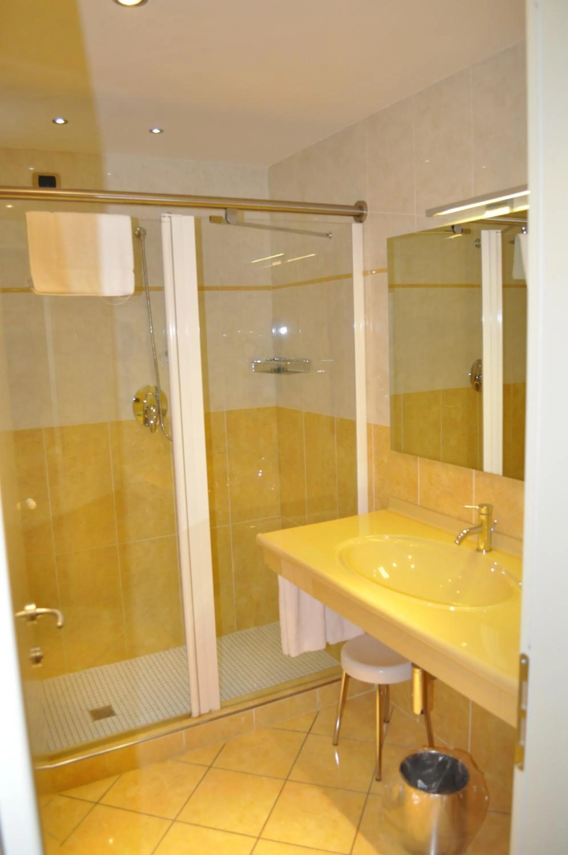 Bathroom in Hotel Motel 2