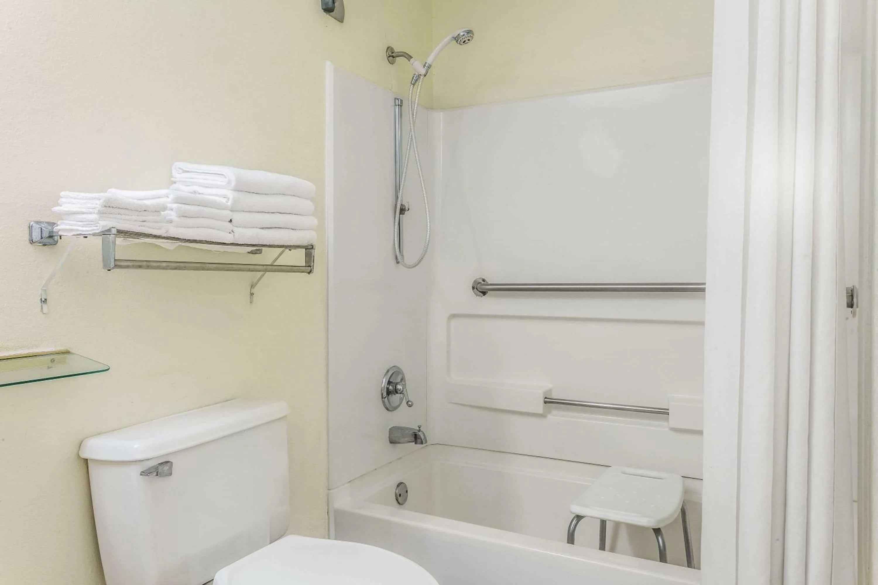 Bathroom in Super 8 by Wyndham Stockbridge