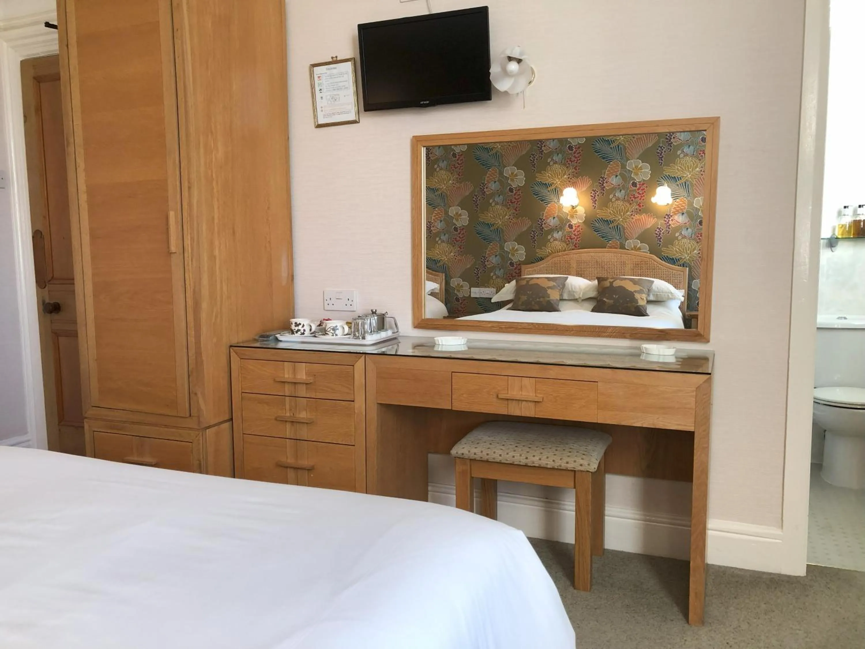 hair dresser in Gwrach Ynys Country Guest House