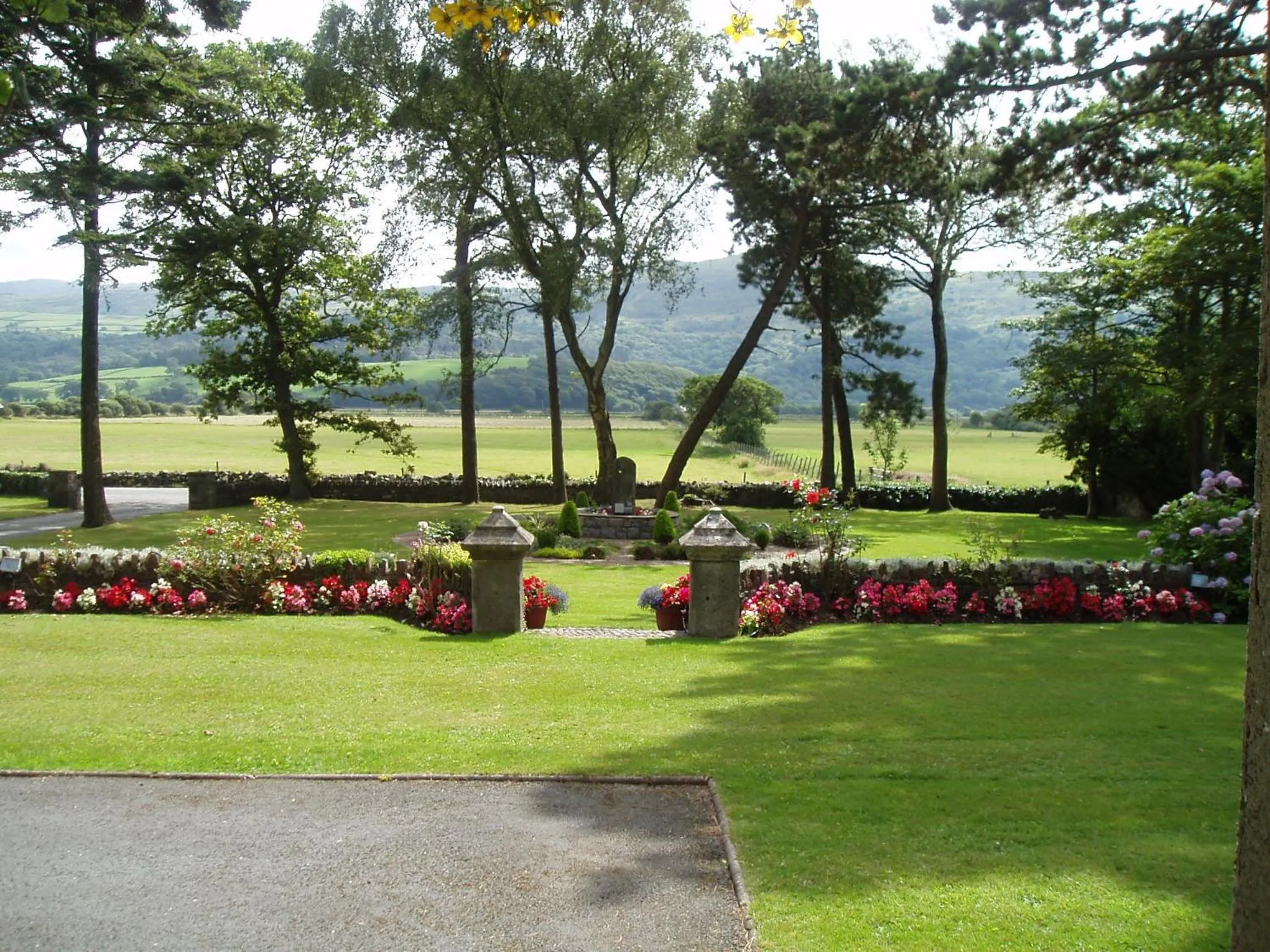 Garden in Gwrach Ynys Country Guest House