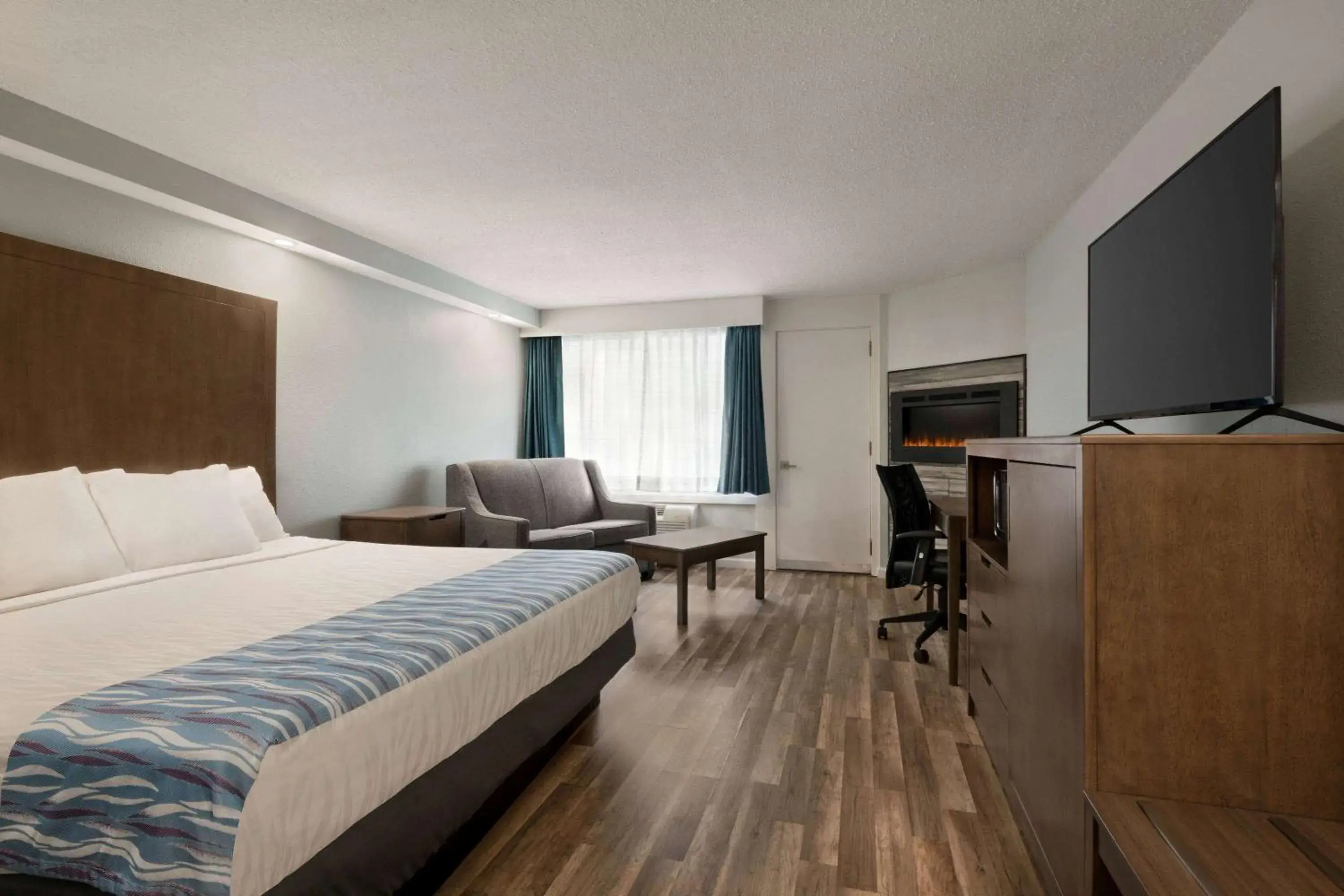 Photo of the whole room, Bed in Gatlinburg River Inn Photo of the whole room, Bed in Gatlinburg River Inn