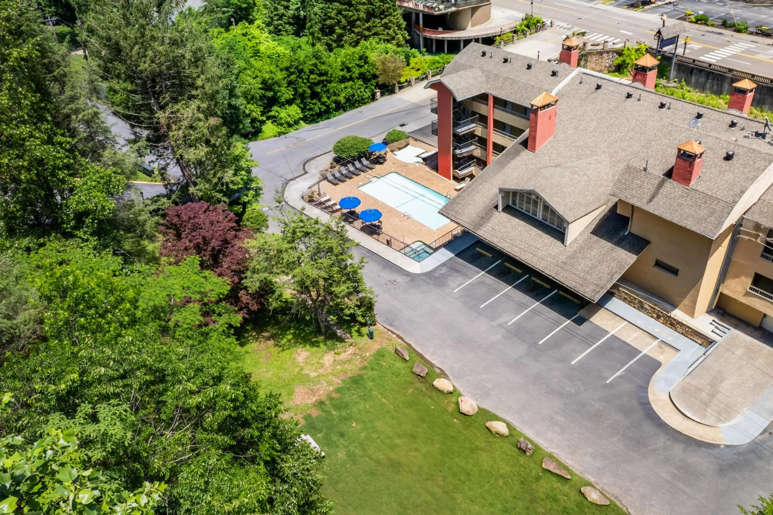 Property building in Gatlinburg River Inn