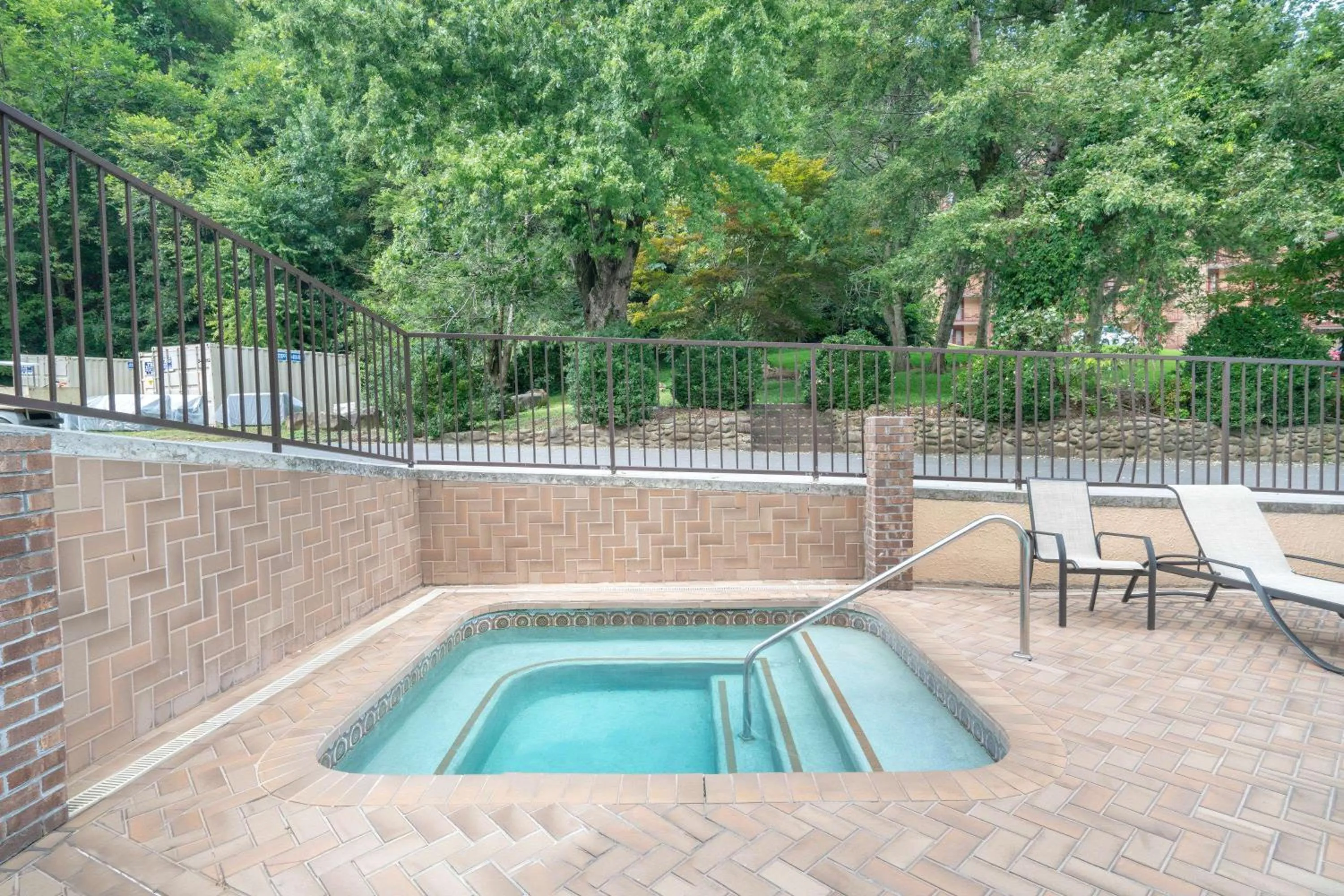 Hot Tub in Gatlinburg River Inn