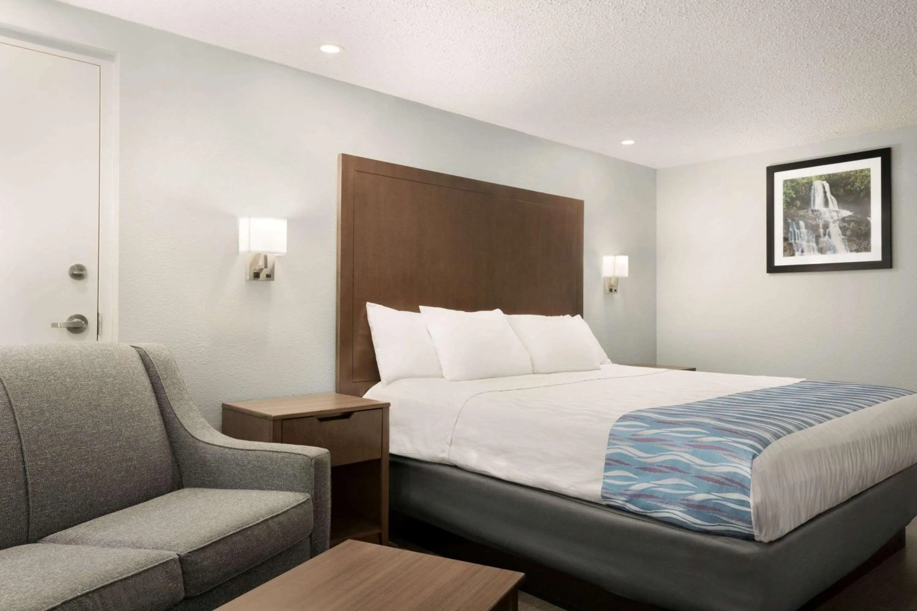 Bed in Gatlinburg River Inn