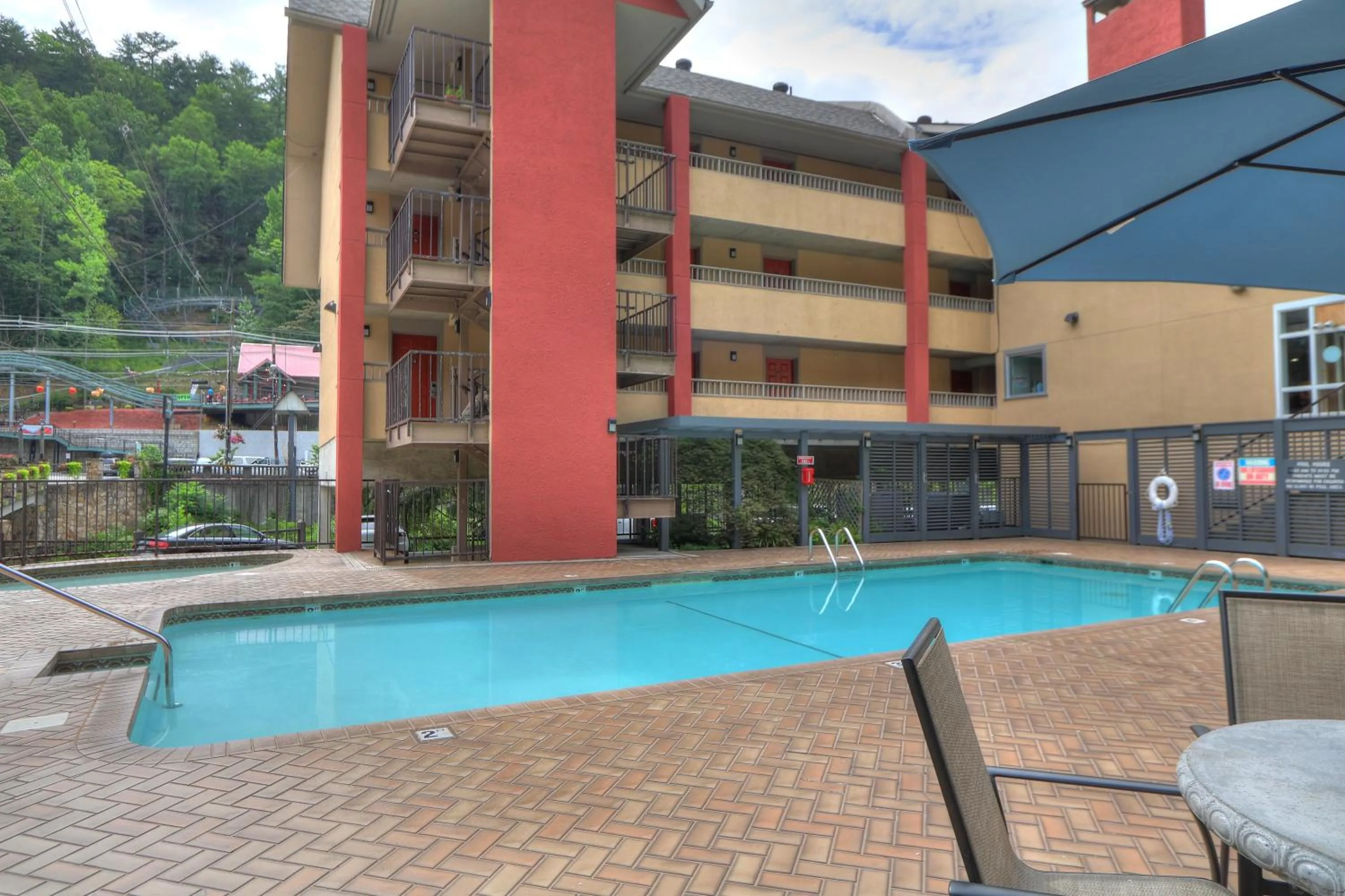 Property building in Gatlinburg River Inn