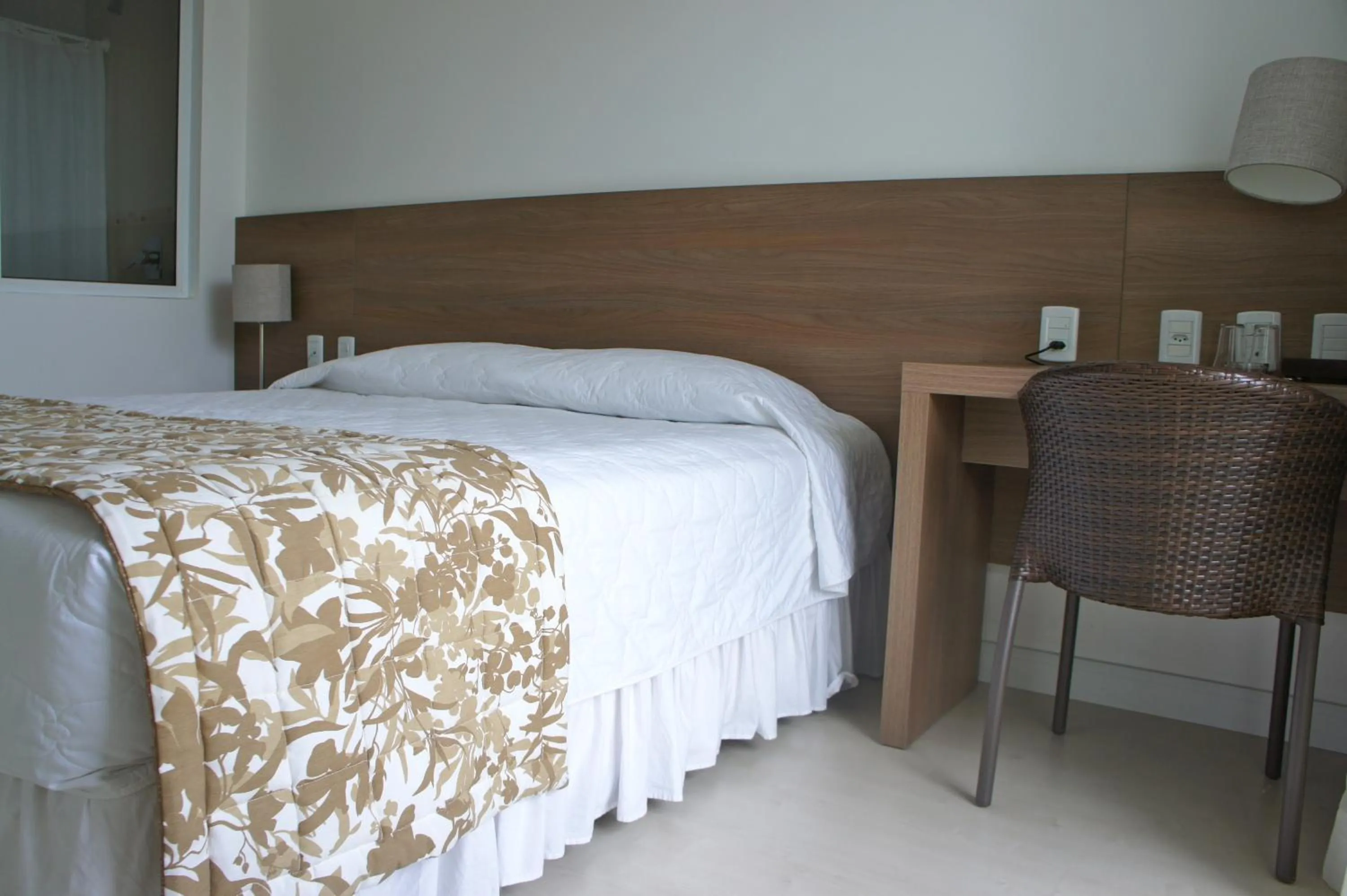 Bedroom, Bed in Hotel Marambaia Cabeçudas - frente mar