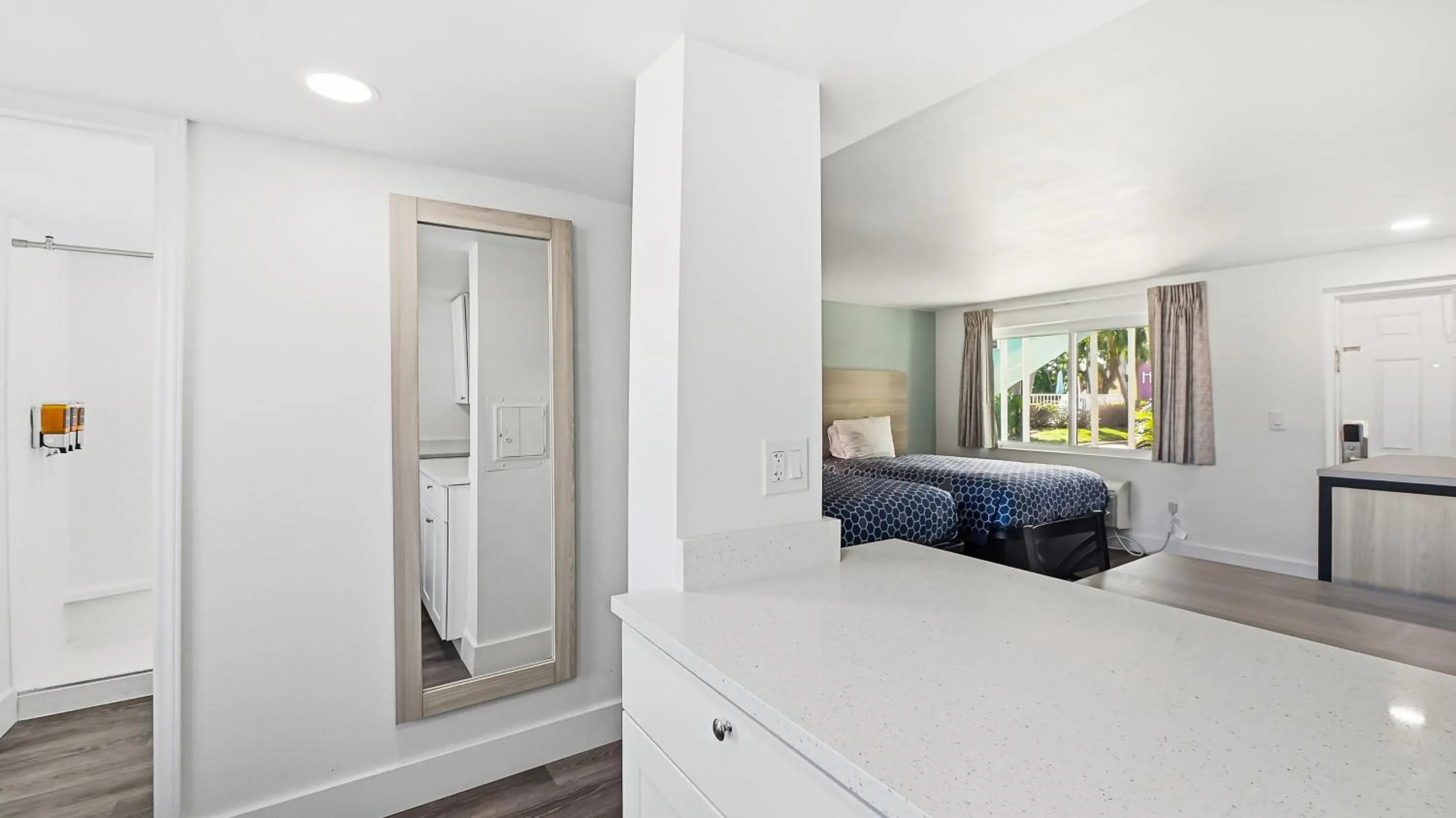 Photo of the whole room, Bed in Bayside Inn and Marina