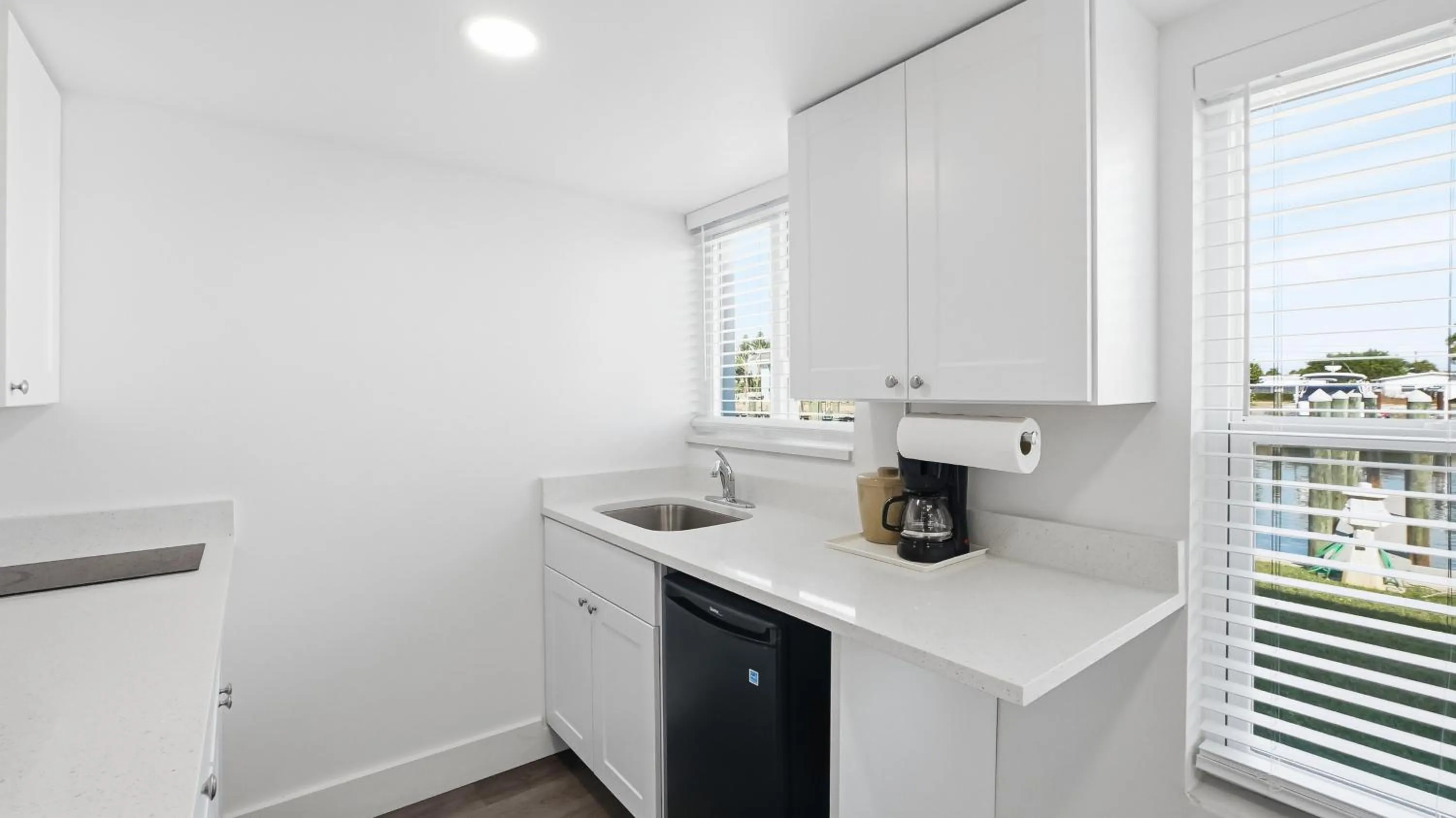 Kitchen or kitchenette in Bayside Inn and Marina