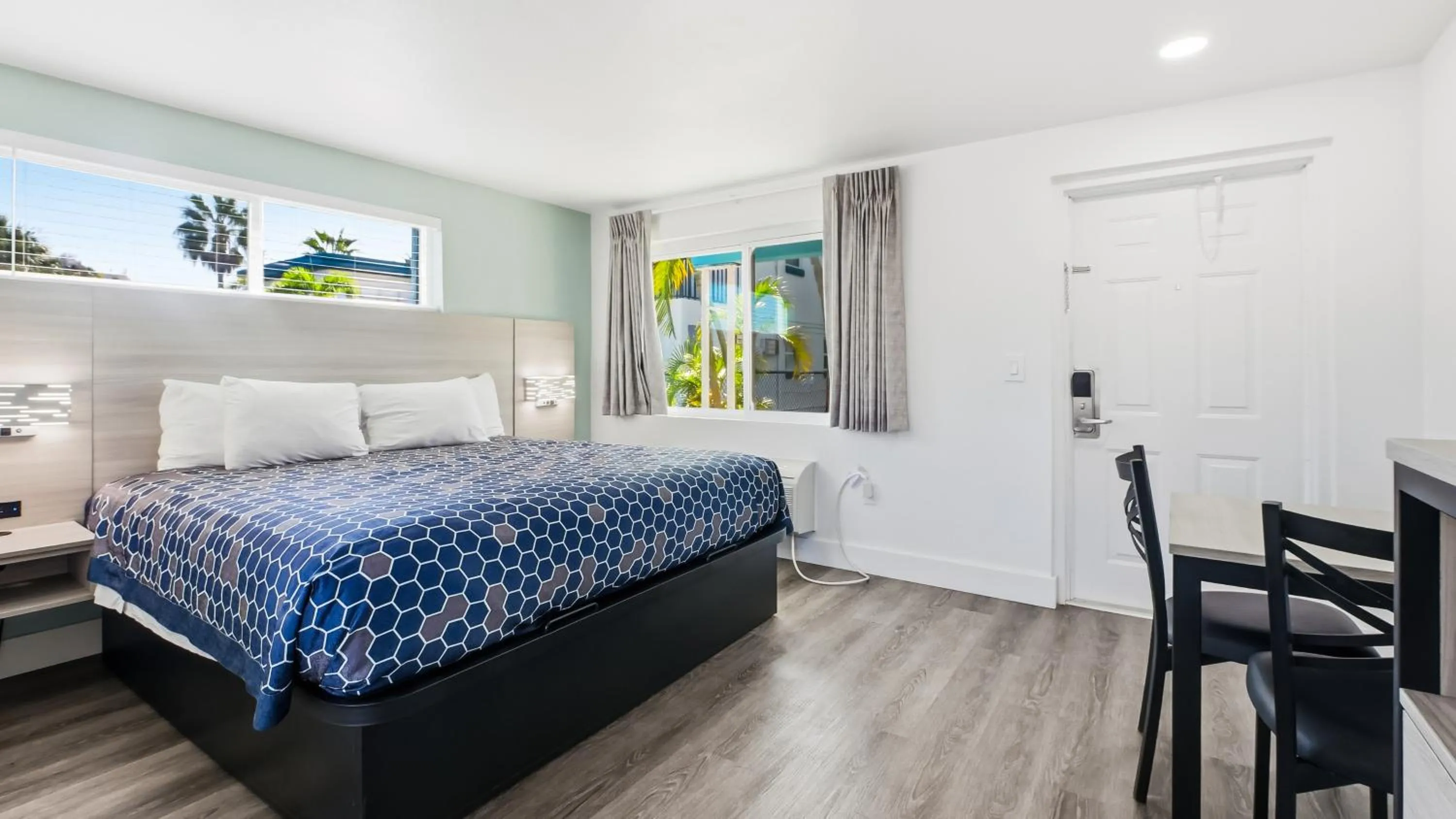 Bed in Bayside Inn and Marina