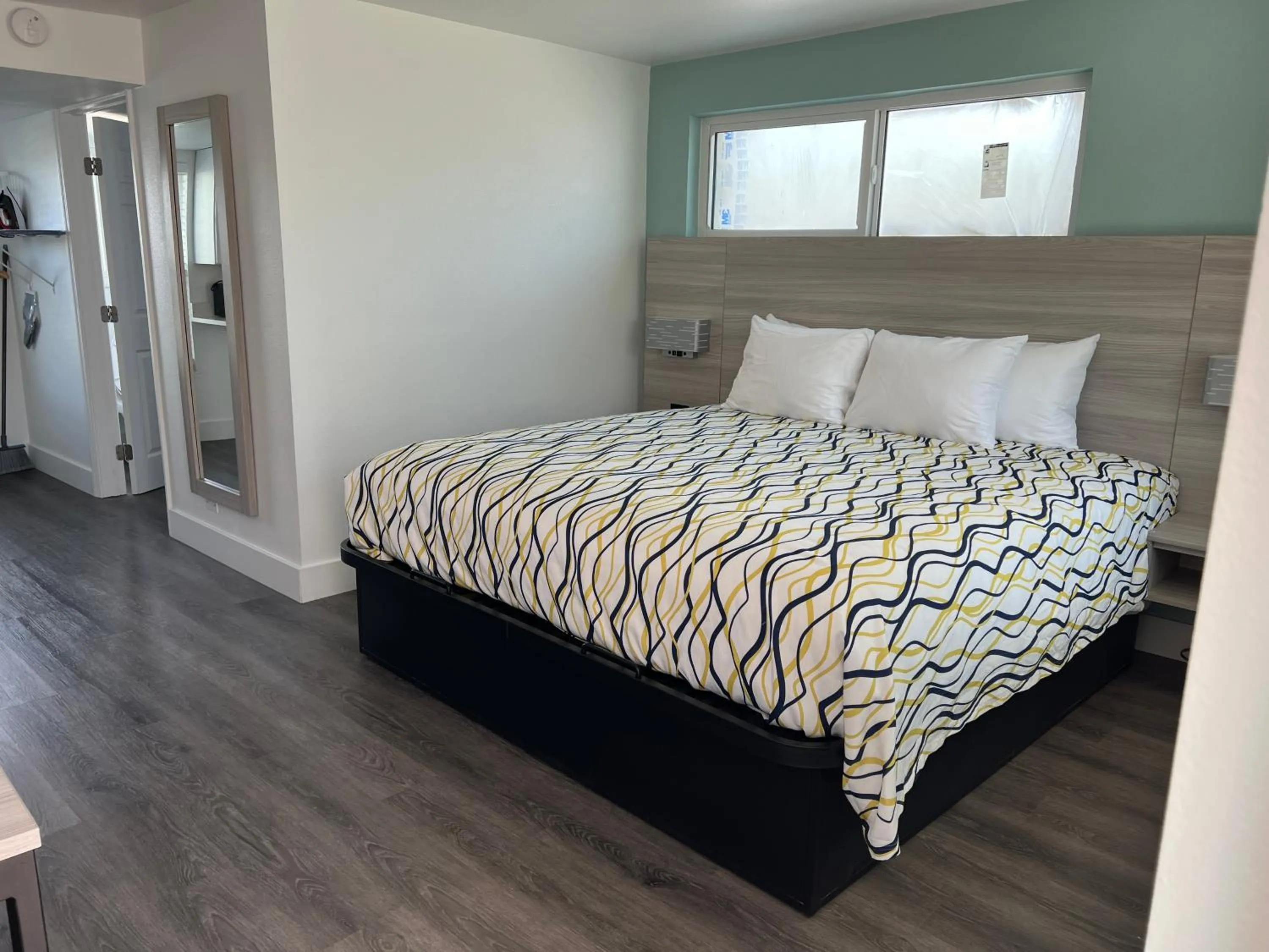 King Room - Disability Access in Bayside Inn and Marina