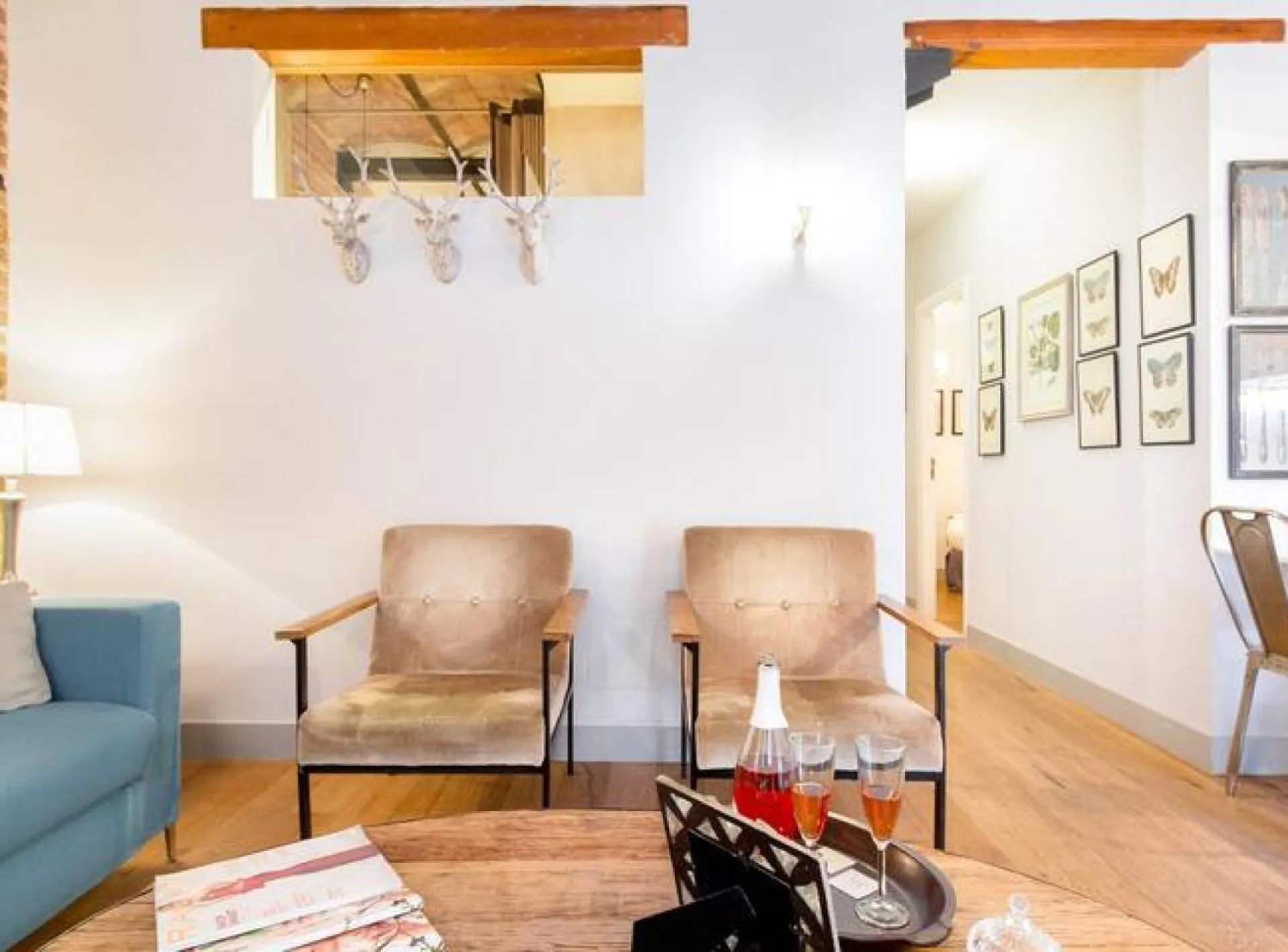 Living room in BCN Rambla Catalunya Apartments