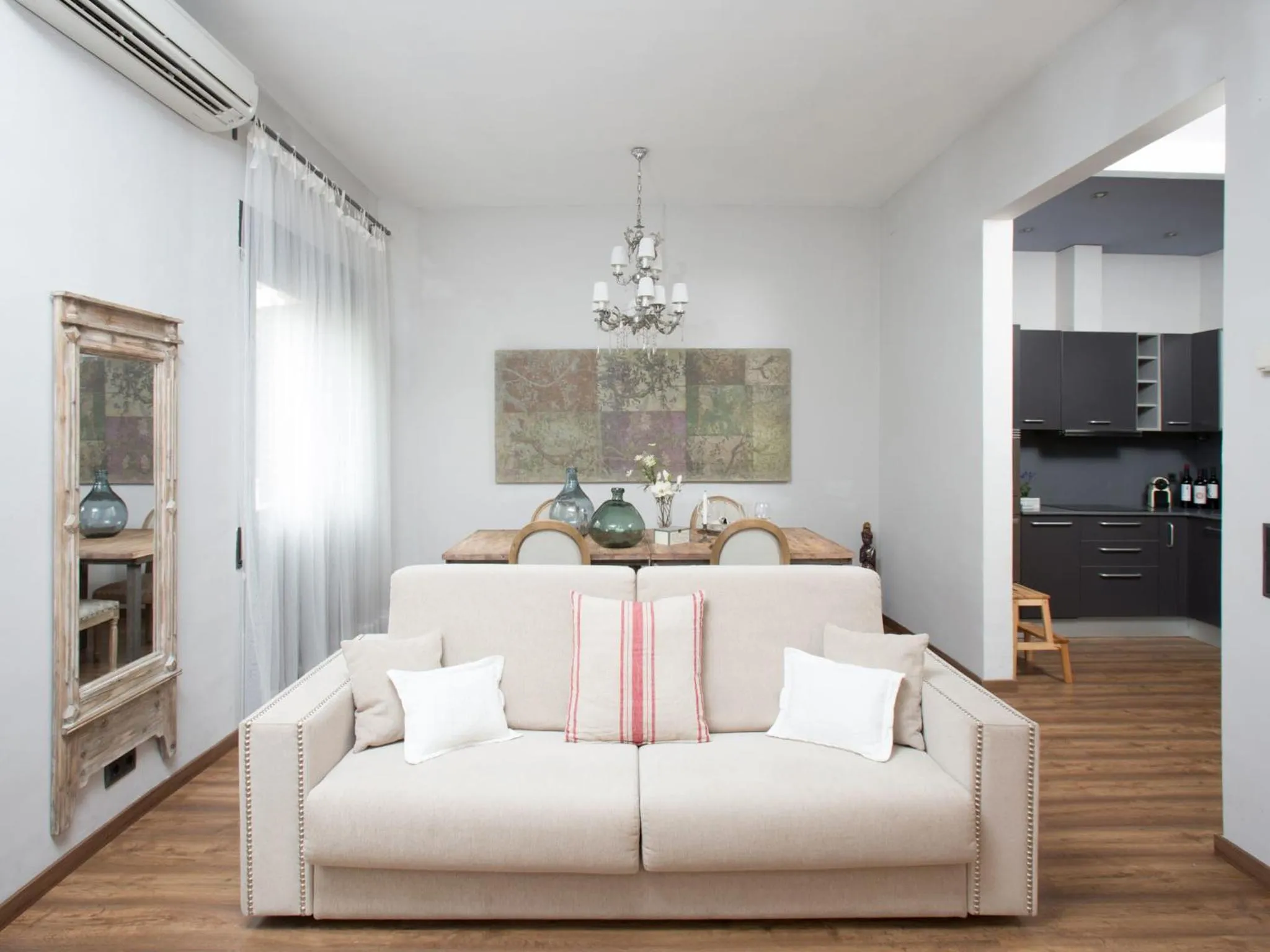 Living room in BCN Rambla Catalunya Apartments