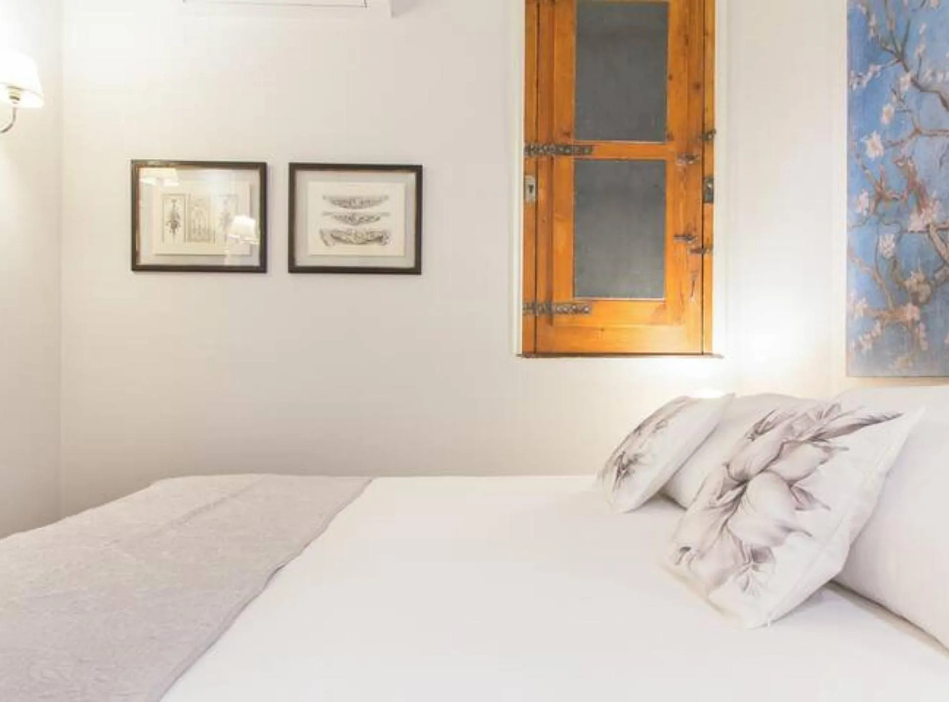 Bed in BCN Rambla Catalunya Apartments