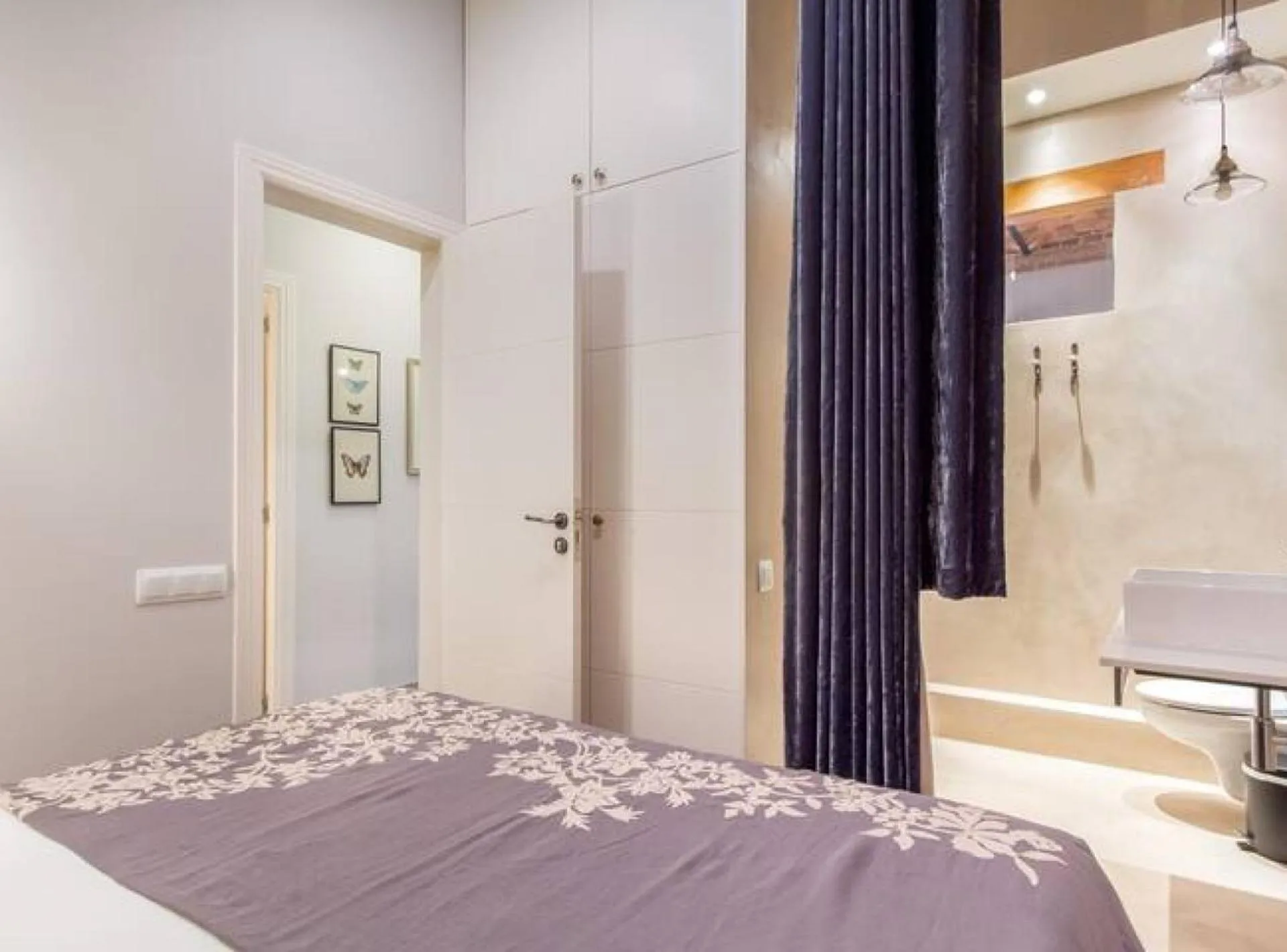 Bathroom, Bed in BCN Rambla Catalunya Apartments