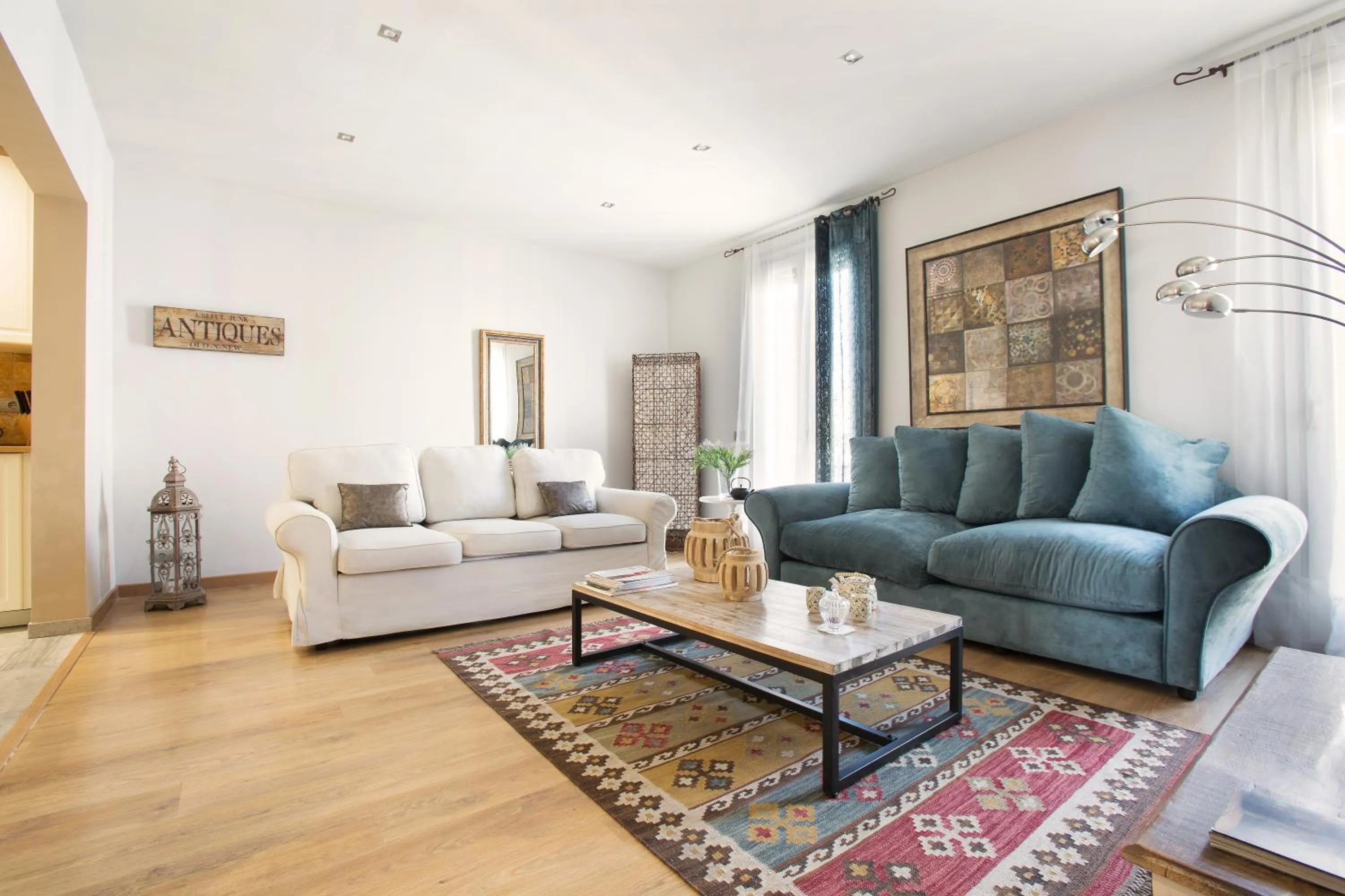 Living room in BCN Rambla Catalunya Apartments
