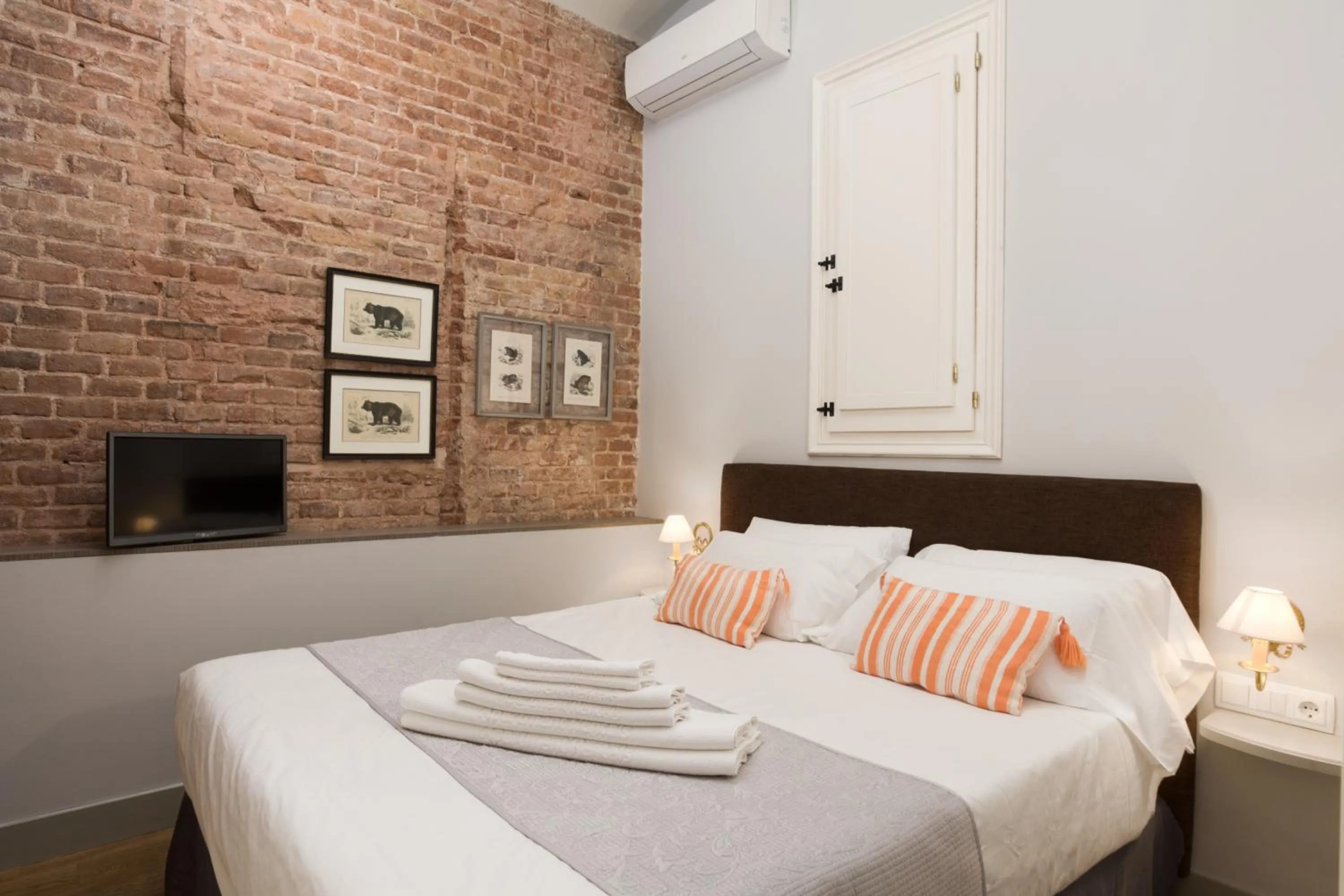 Bedroom, Bed in BCN Rambla Catalunya Apartments