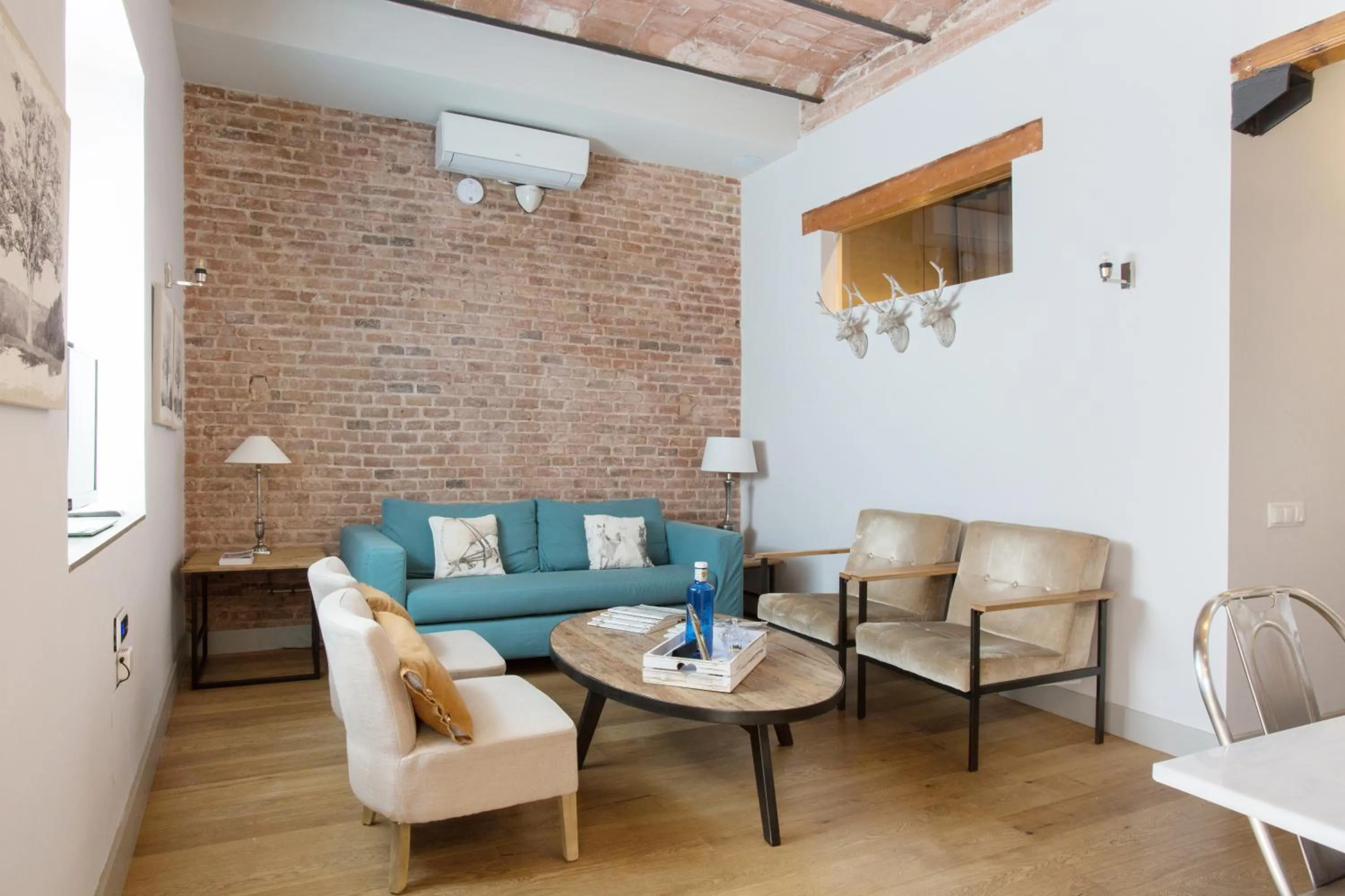 Living room in BCN Rambla Catalunya Apartments