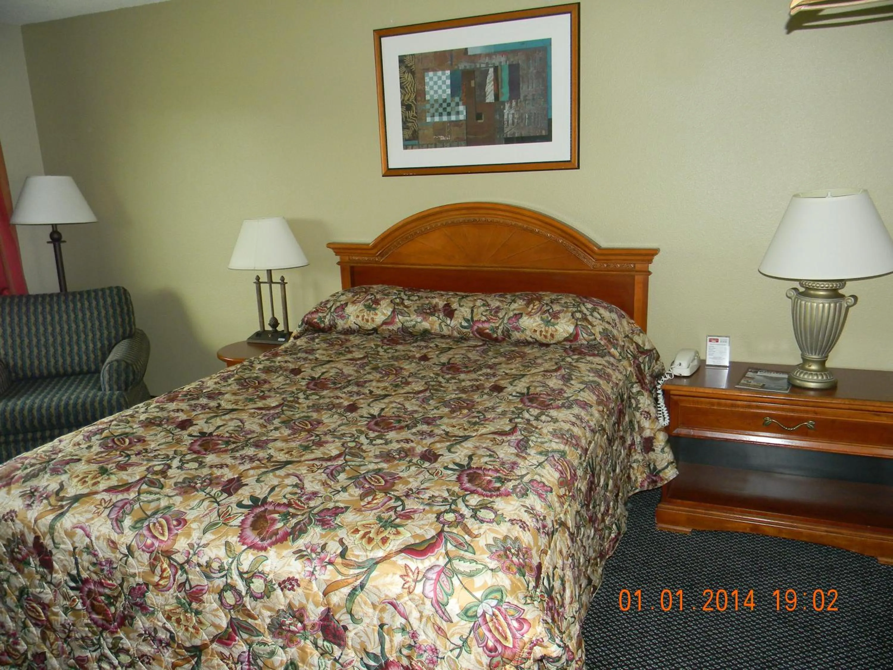 Decorative detail, Bed in Lakeview Inn Centralia