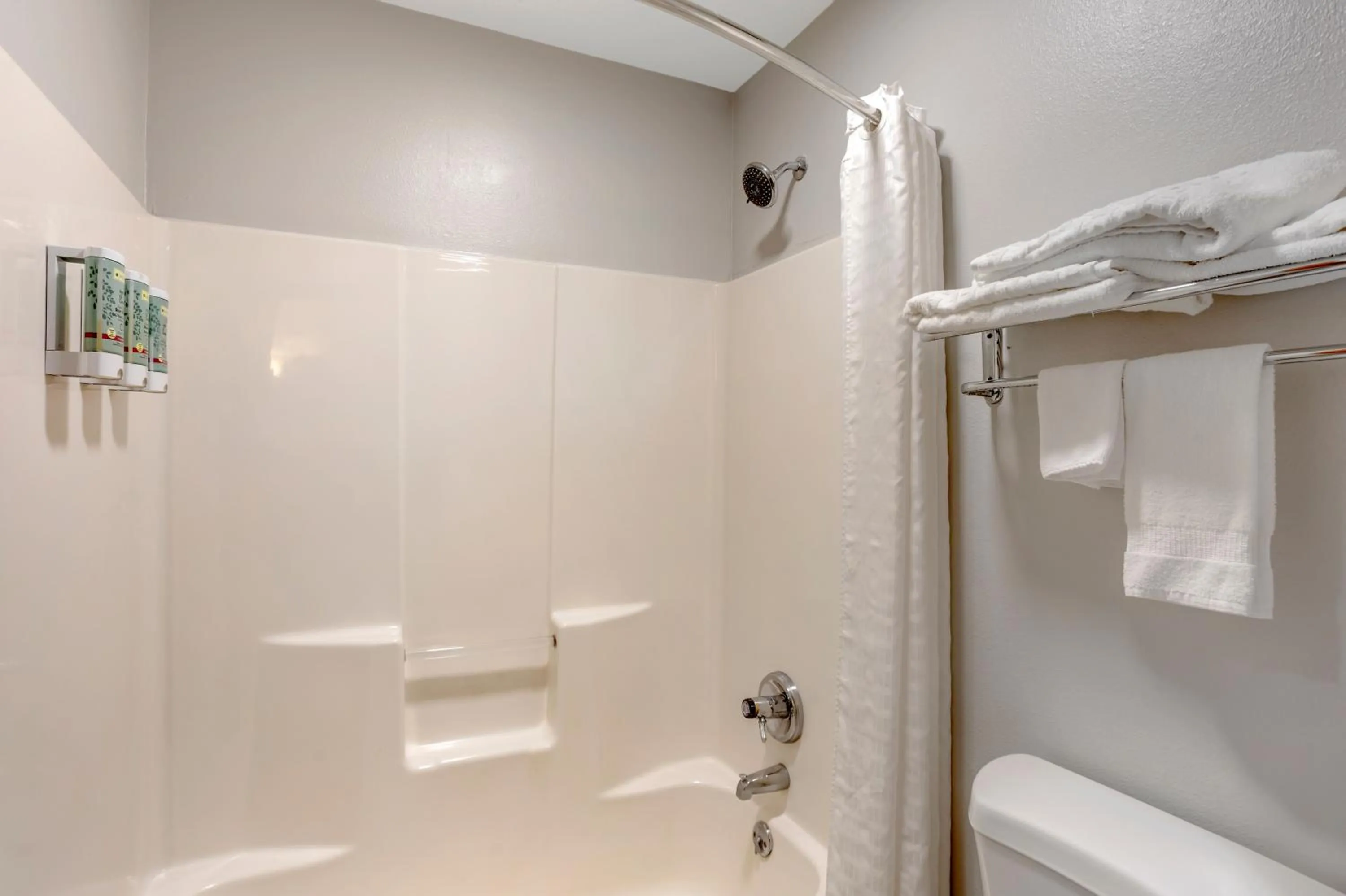 Shower in Best Western Shippensburg