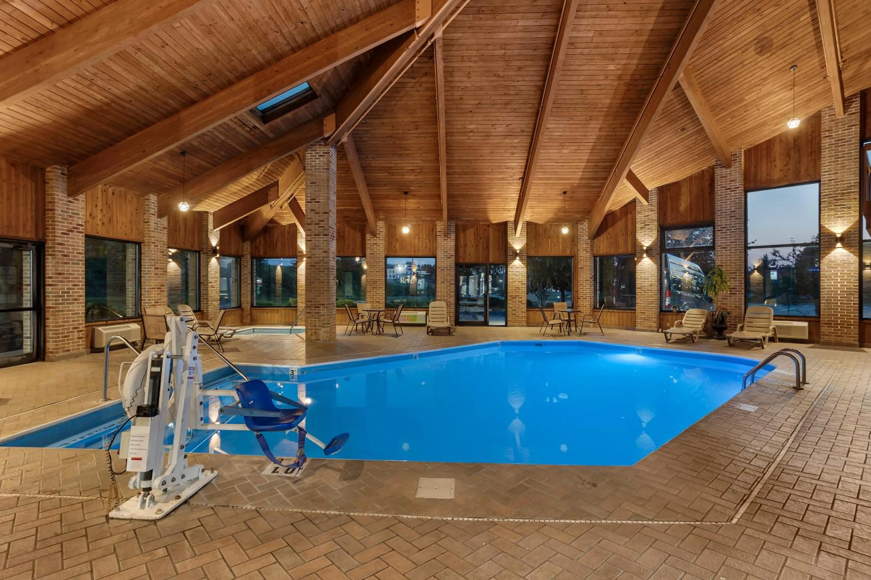 Swimming pool in Best Western Shippensburg