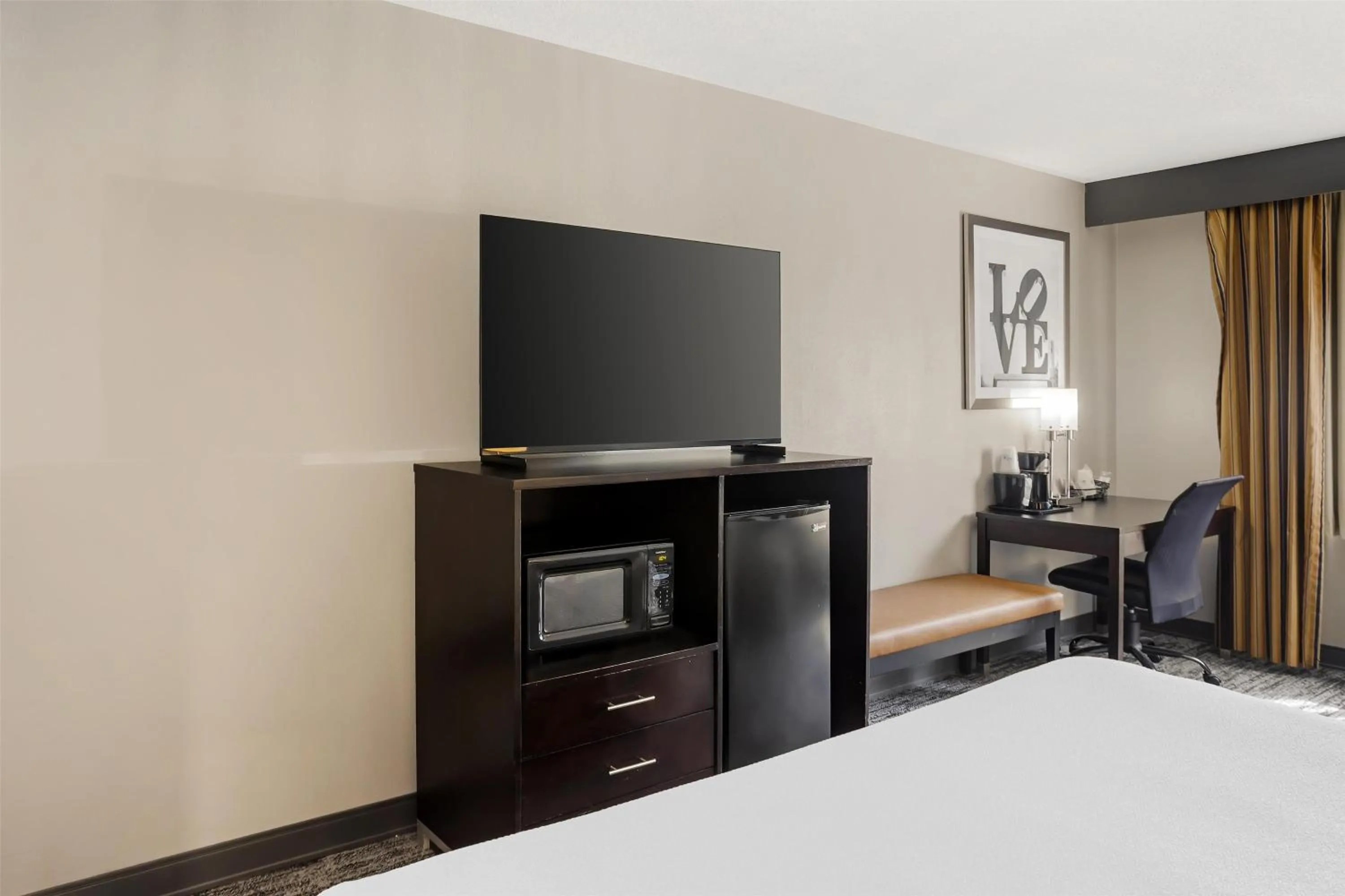 Bedroom, Bed in Best Western Shippensburg