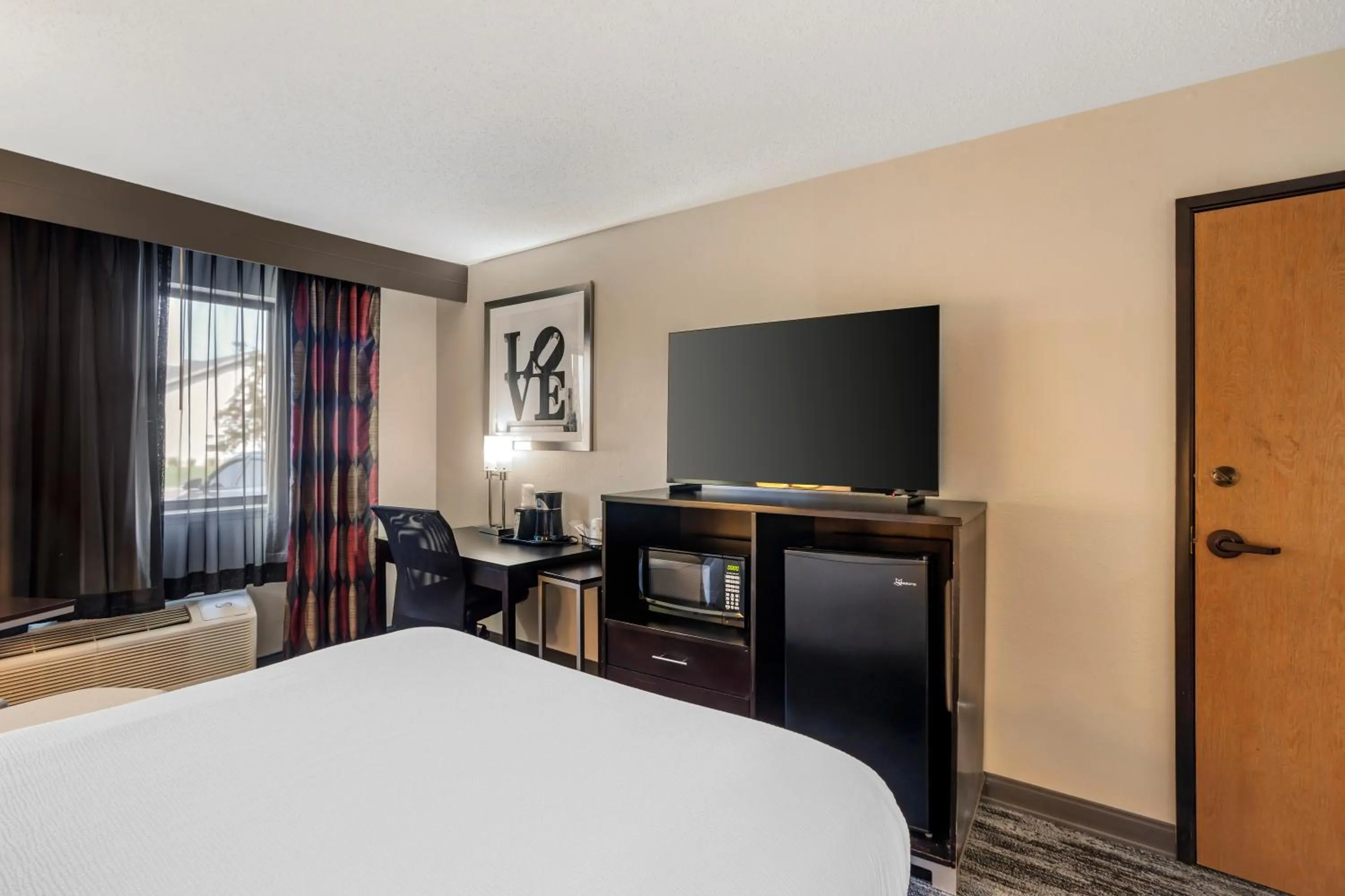 Bedroom, Bed in Best Western Shippensburg