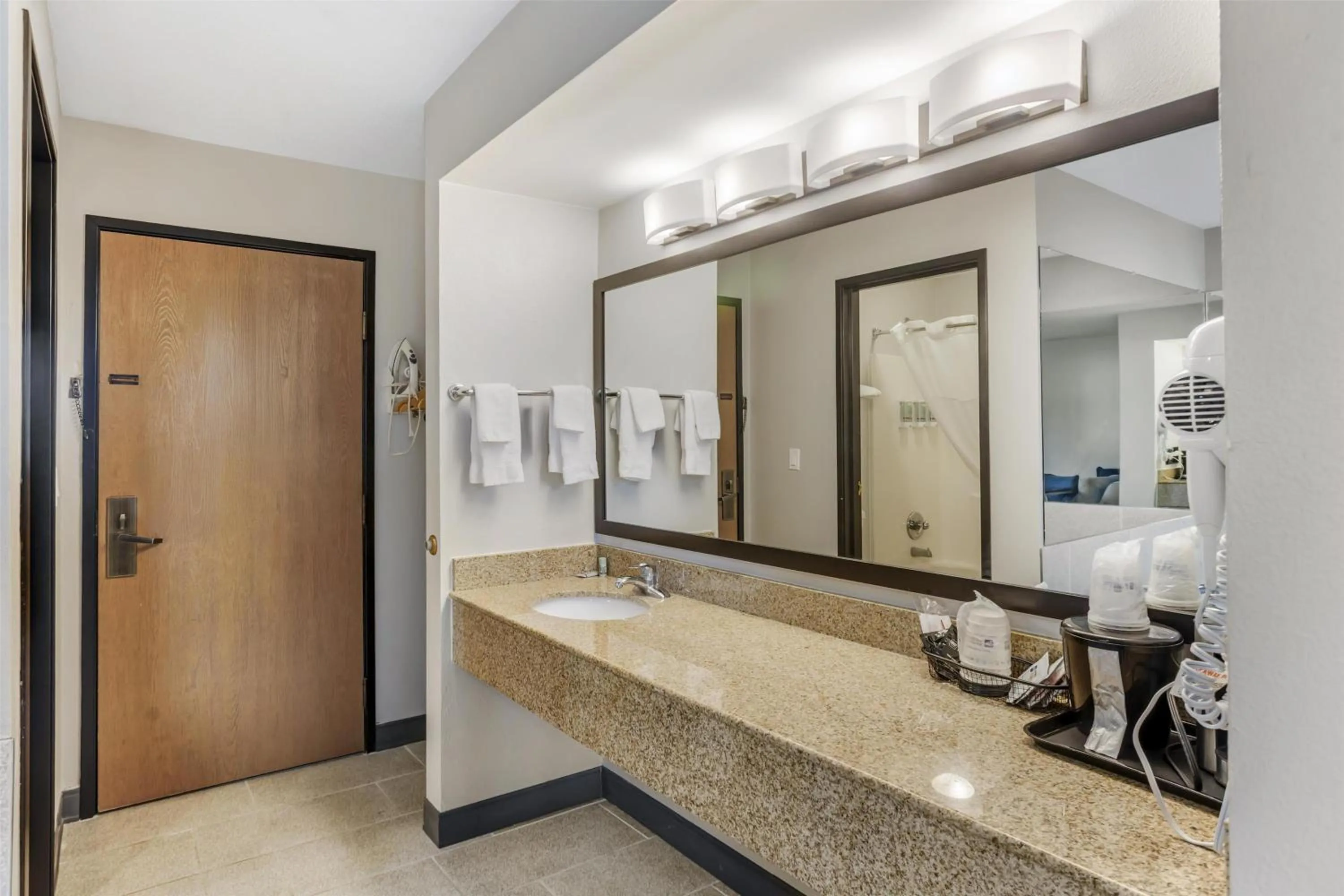 Photo of the whole room in Best Western Shippensburg