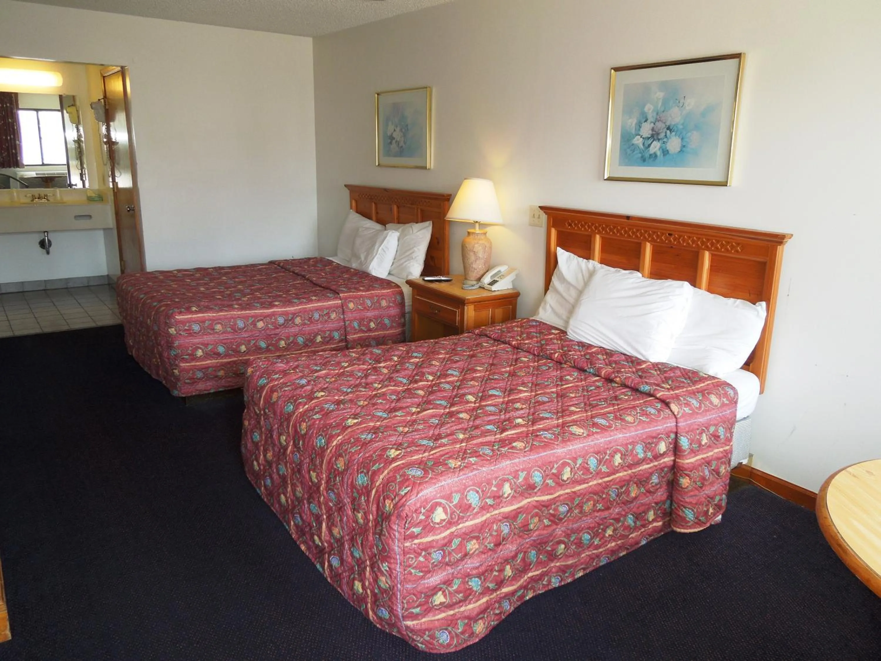 Photo of the whole room in Executive Lodge Absecon