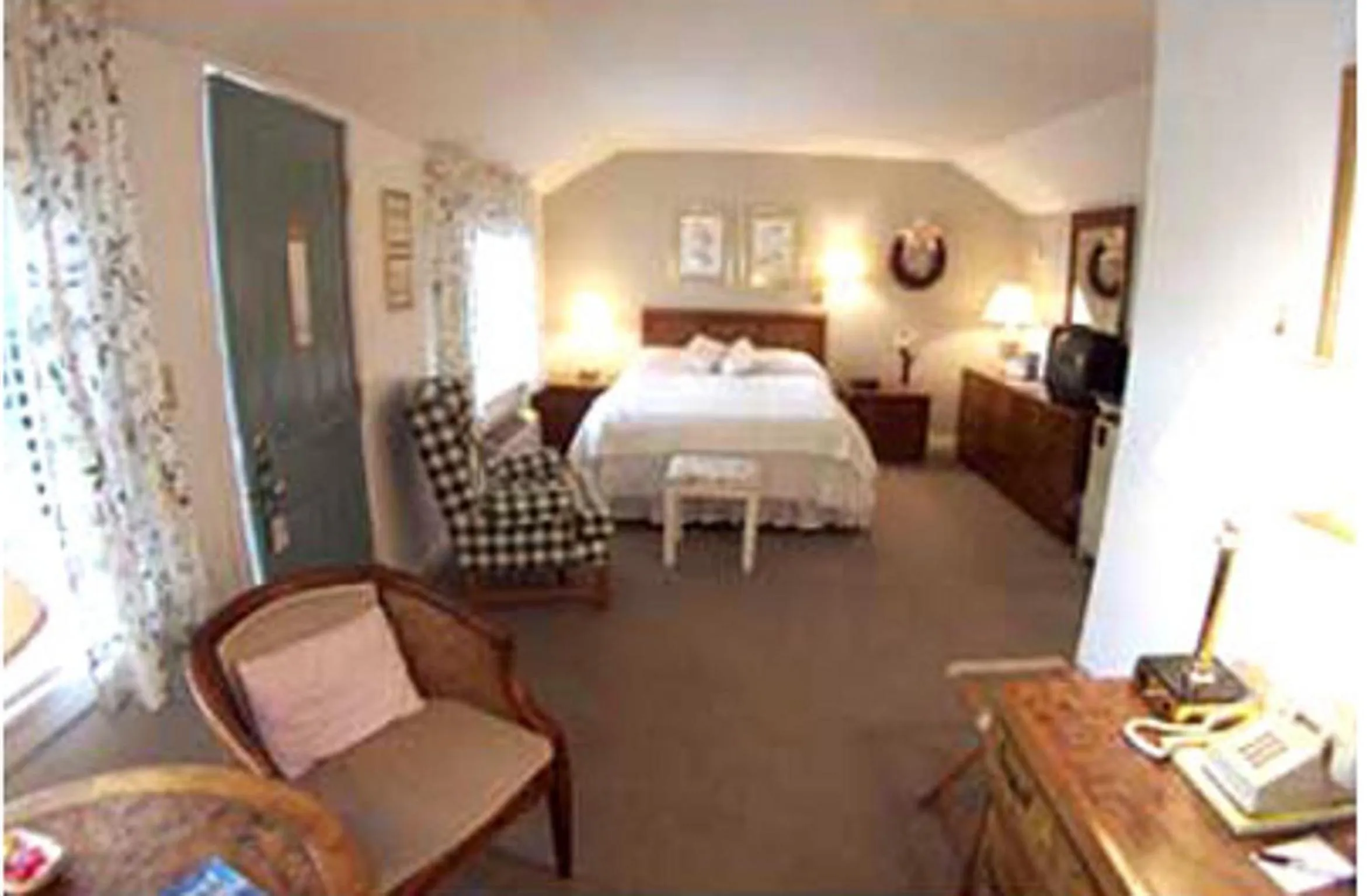 Photo of the whole room in Mount Battie Inn