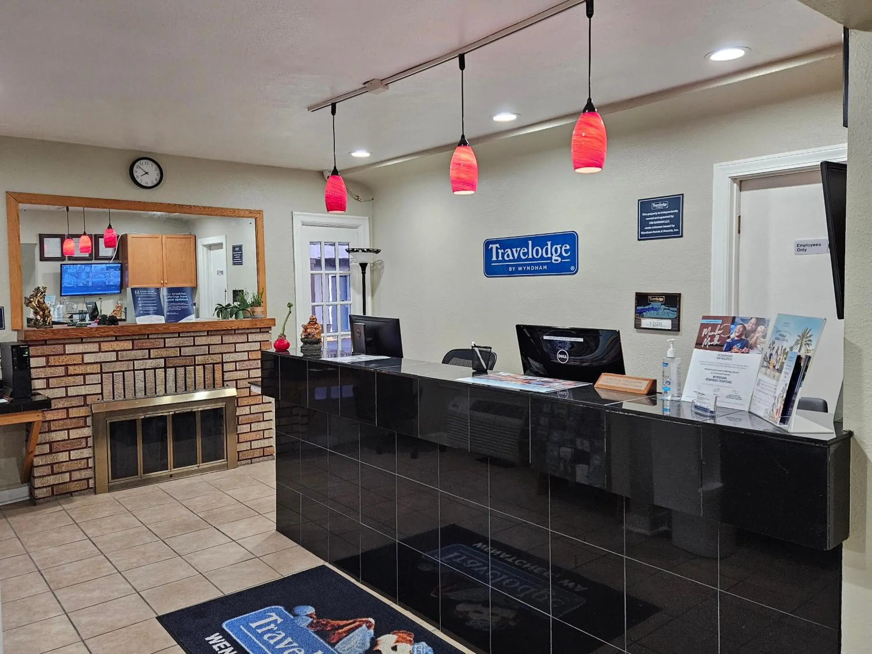 Lobby or reception in Travelodge by Wyndham Wenatchee Lobby or reception in Travelodge by Wyndham Wenatchee