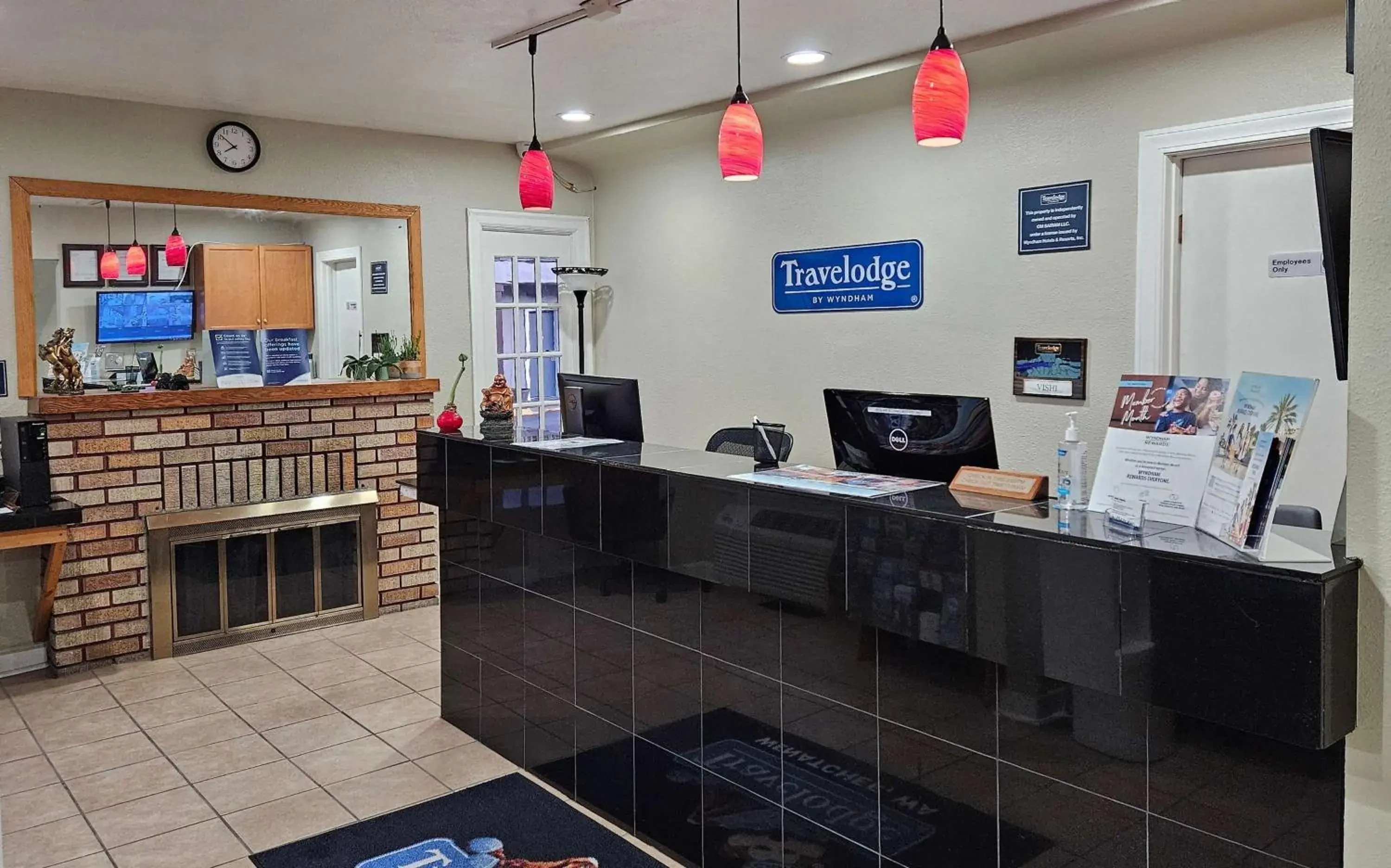 Lobby or reception in Travelodge by Wyndham Wenatchee Lobby or reception in Travelodge by Wyndham Wenatchee