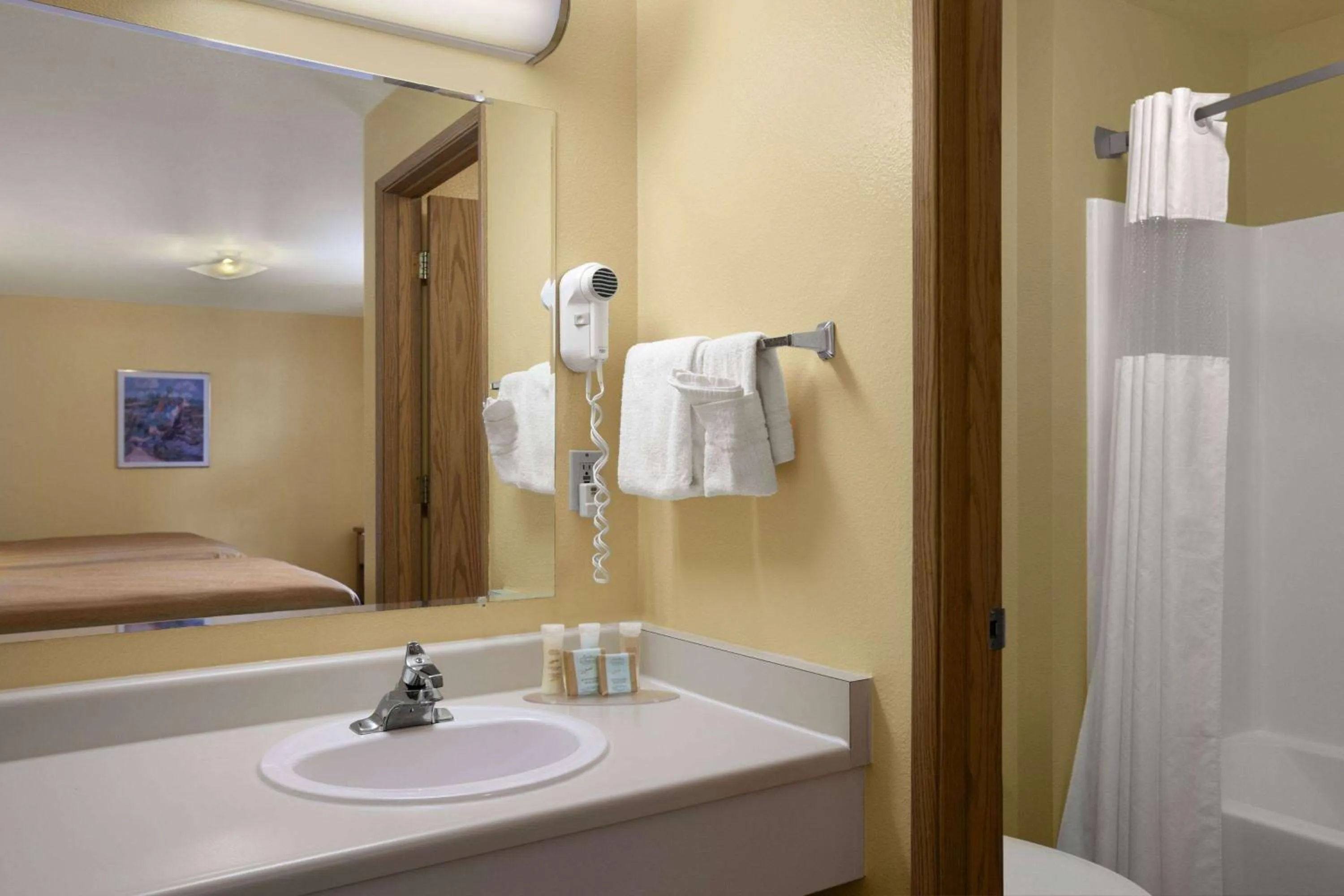 Photo of the whole room in Travelodge by Wyndham Wenatchee