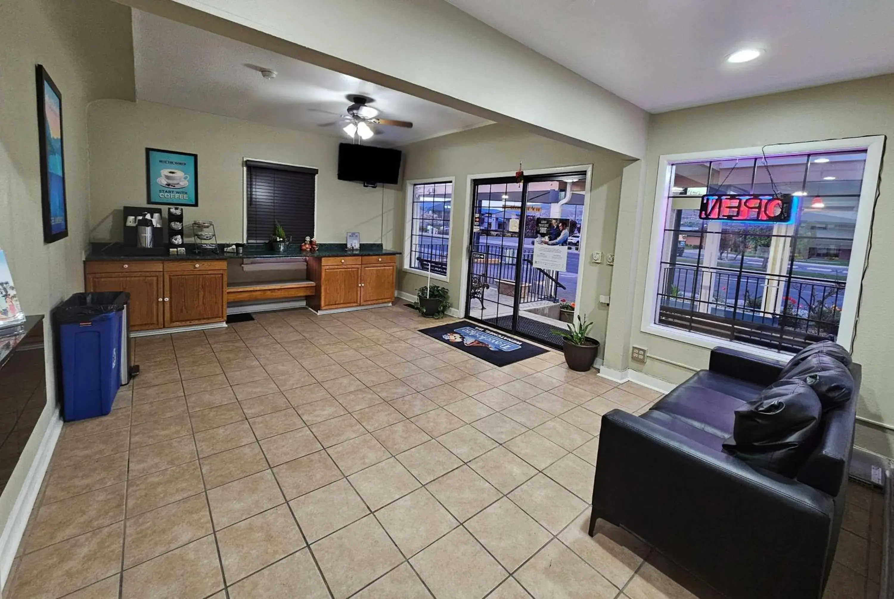 Lobby or reception in Travelodge by Wyndham Wenatchee Lobby or reception in Travelodge by Wyndham Wenatchee