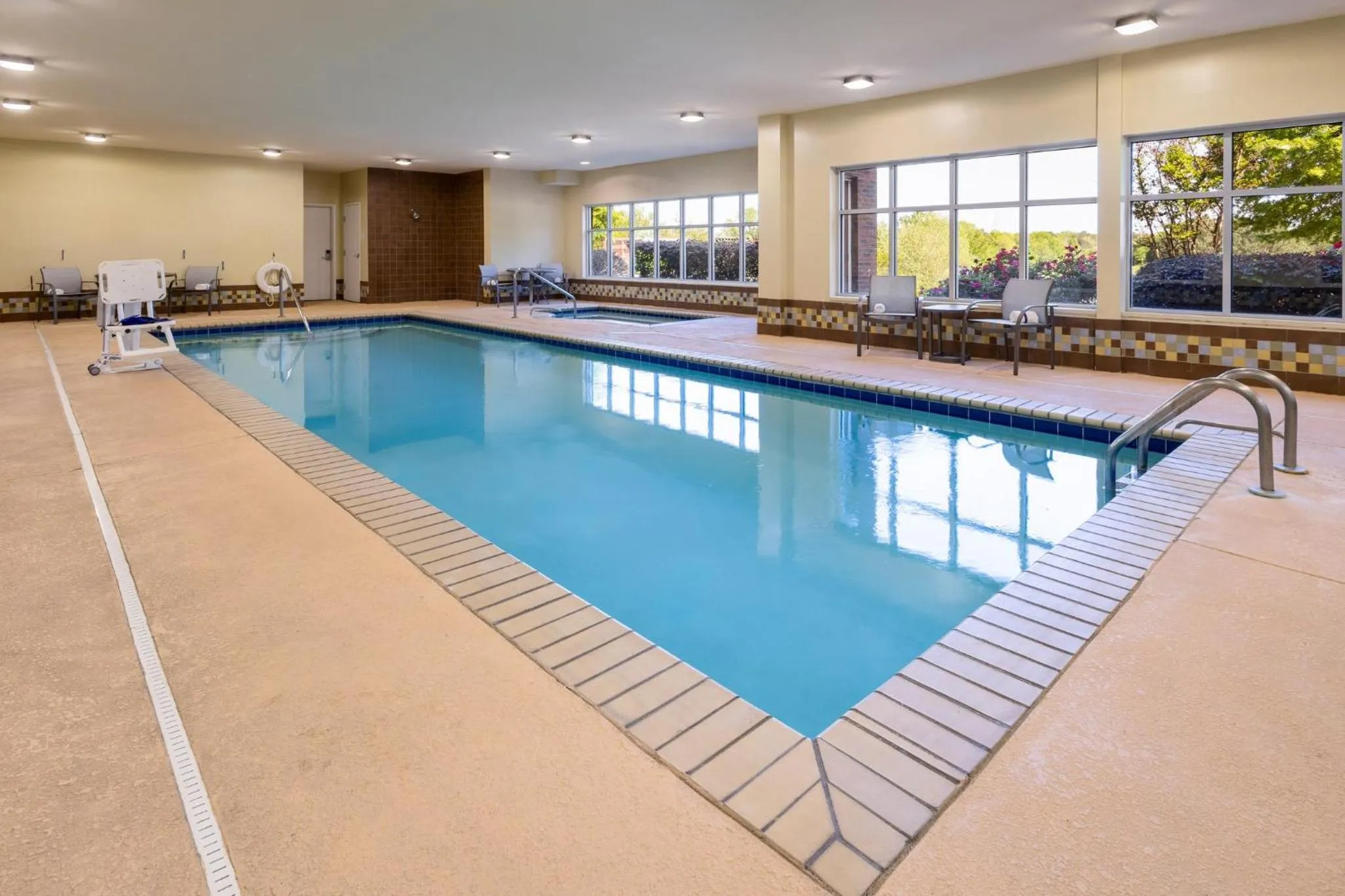 Swimming pool in Holiday Inn Express and Suites Newberry by IHG