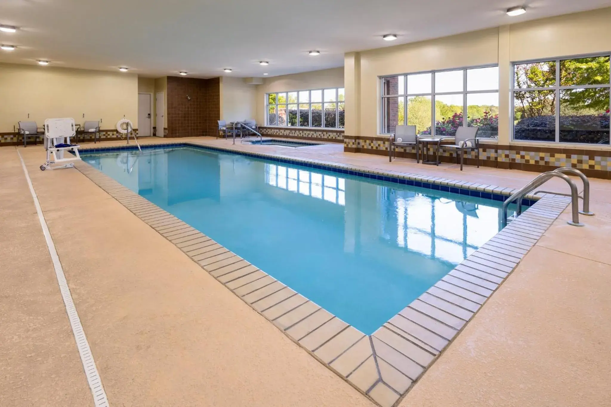 Swimming pool in Holiday Inn Express and Suites Newberry by IHG Swimming pool in Holiday Inn Express and Suites Newberry by IHG
