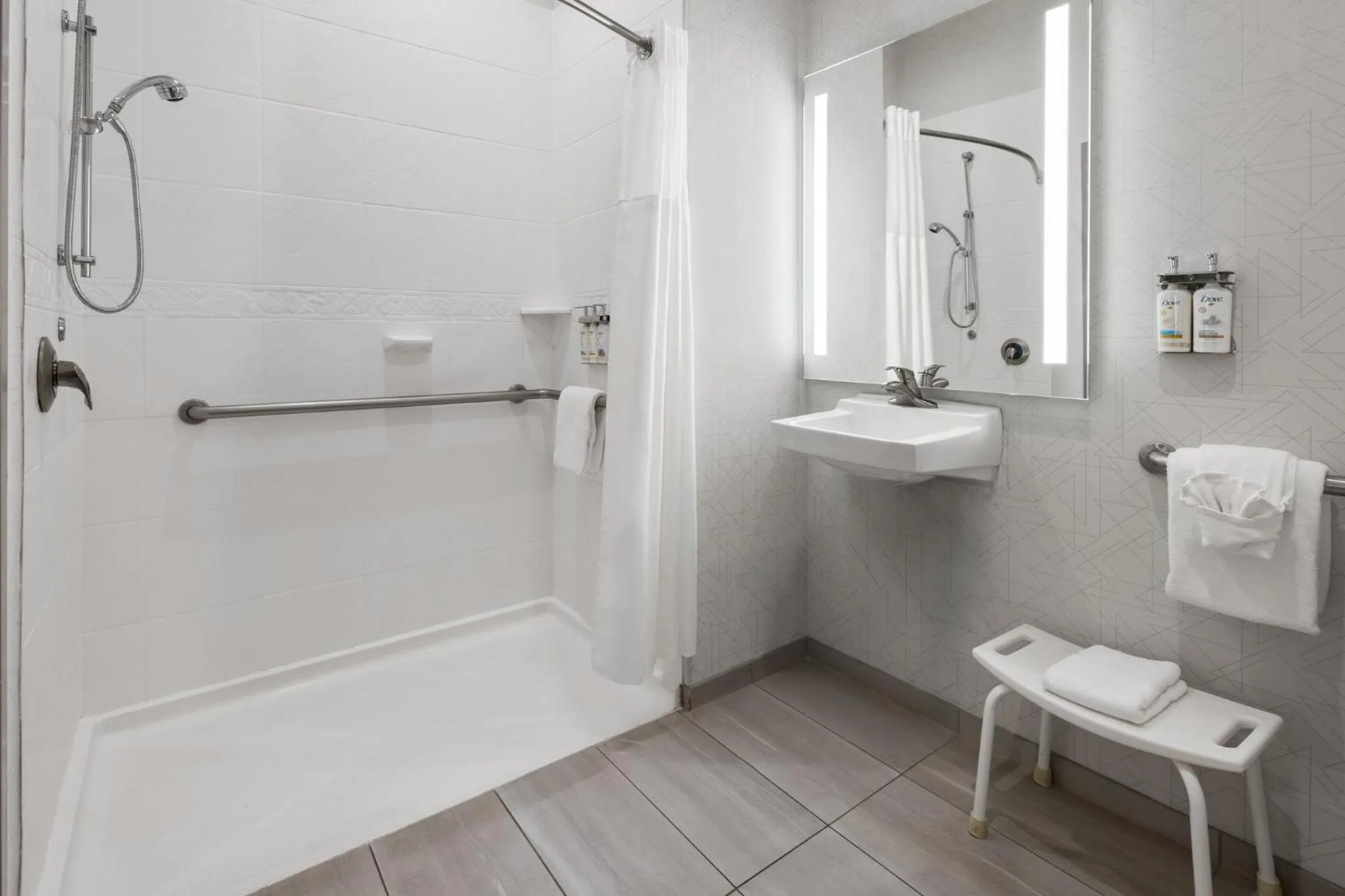 Photo of the whole room in Holiday Inn Express and Suites Newberry by IHG