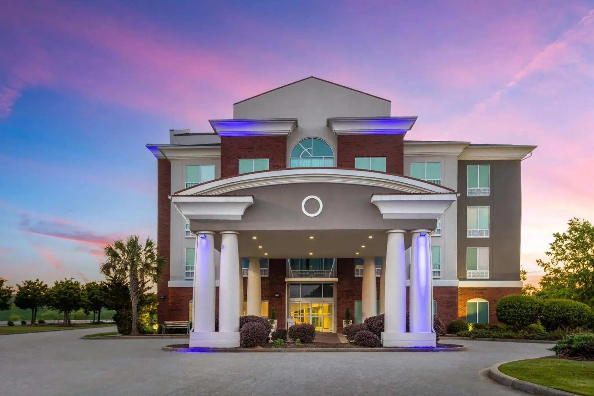 Property building in Holiday Inn Express and Suites Newberry by IHG Property building in Holiday Inn Express and Suites Newberry by IHG