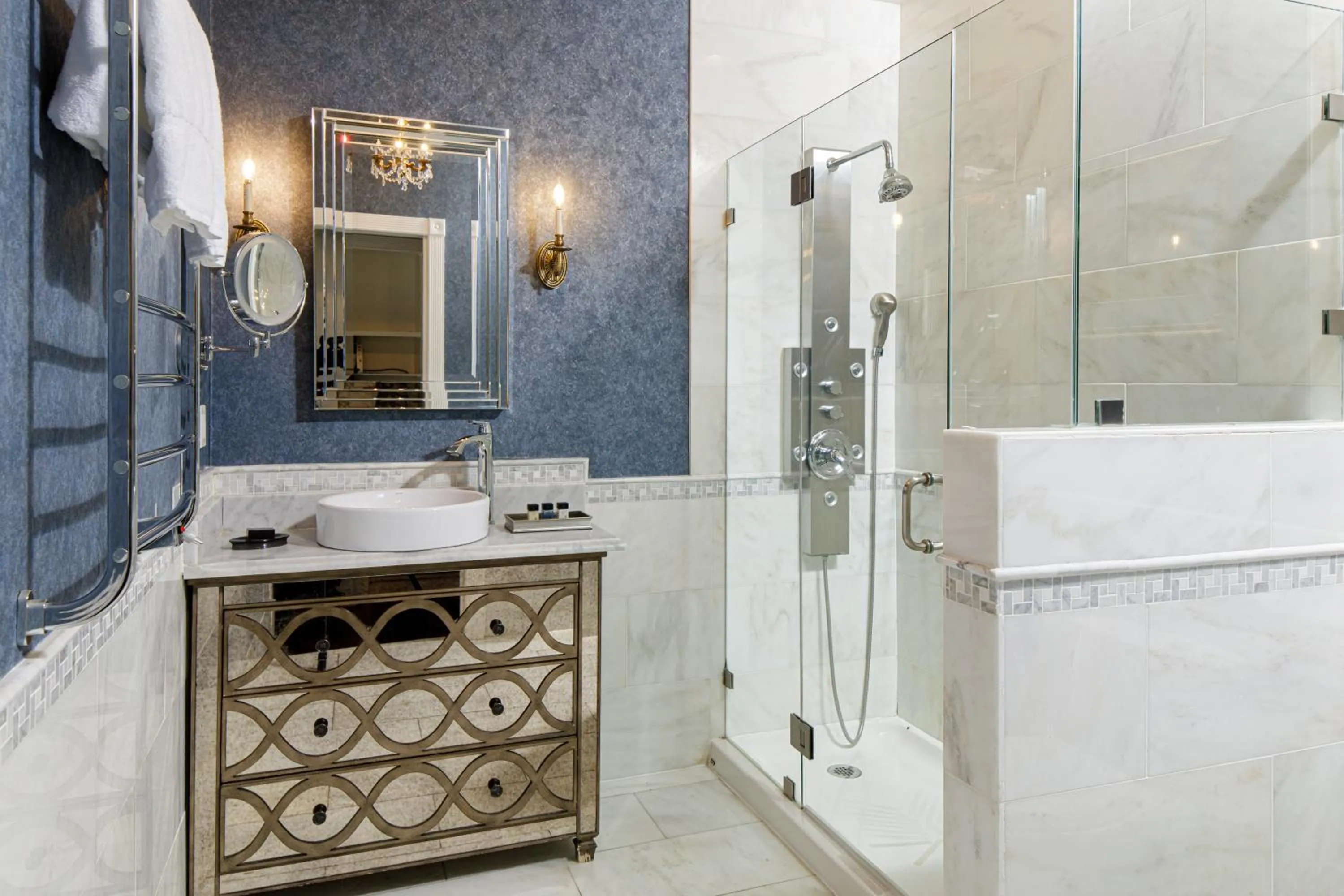 Shower in The Litchfield Inn