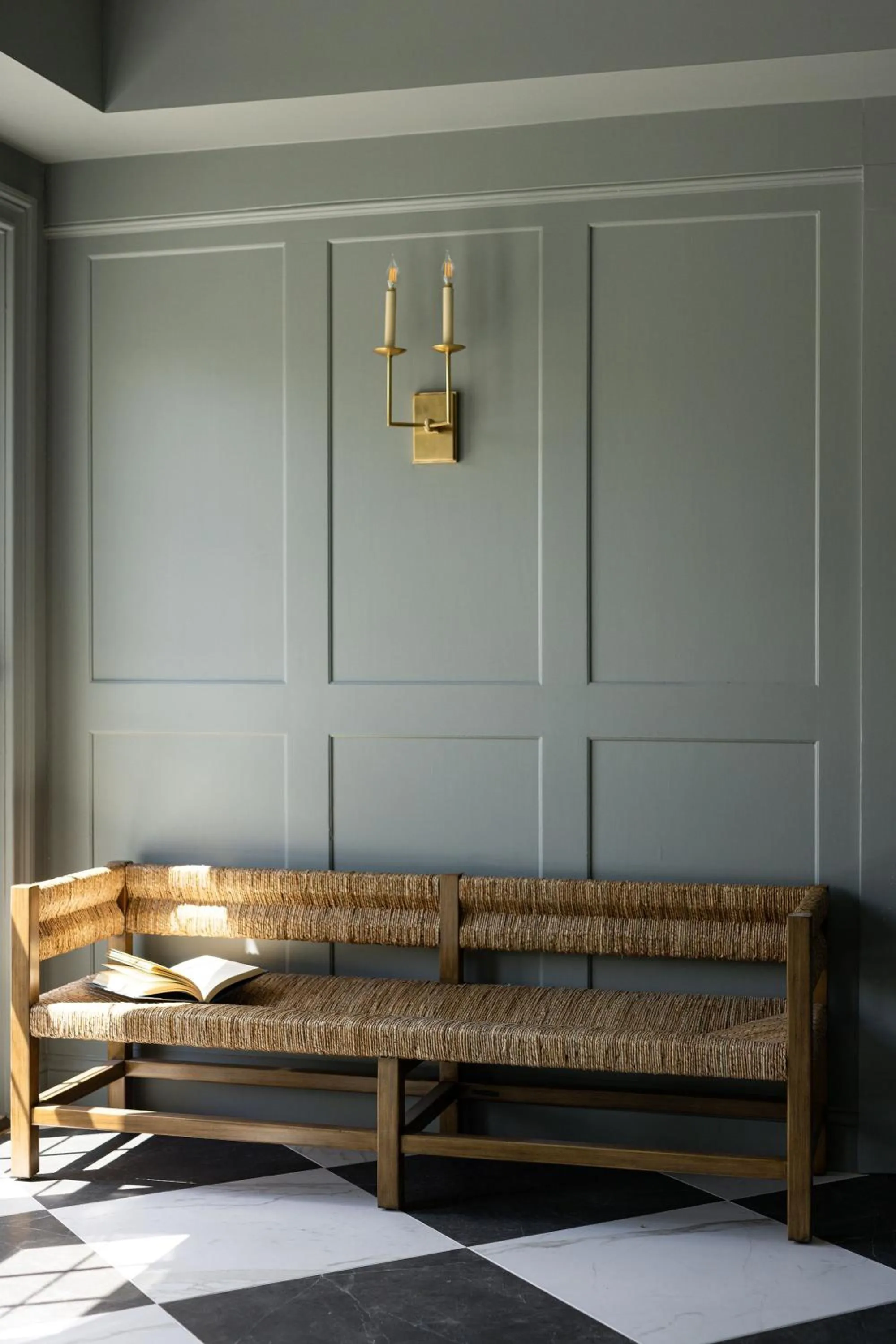 Communal lounge/ TV room in The Litchfield Inn