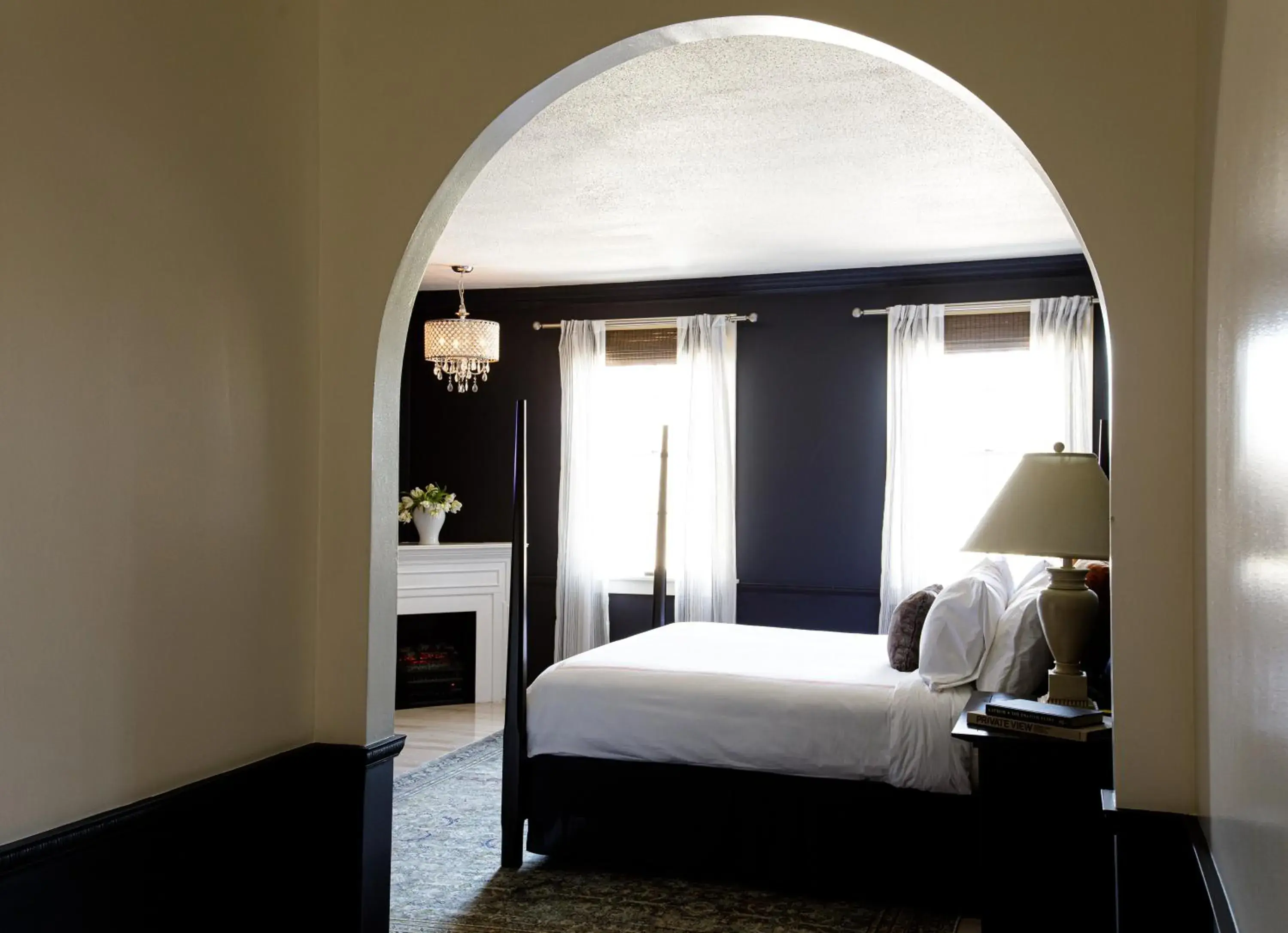 Bed in The Litchfield Inn Bed in The Litchfield Inn