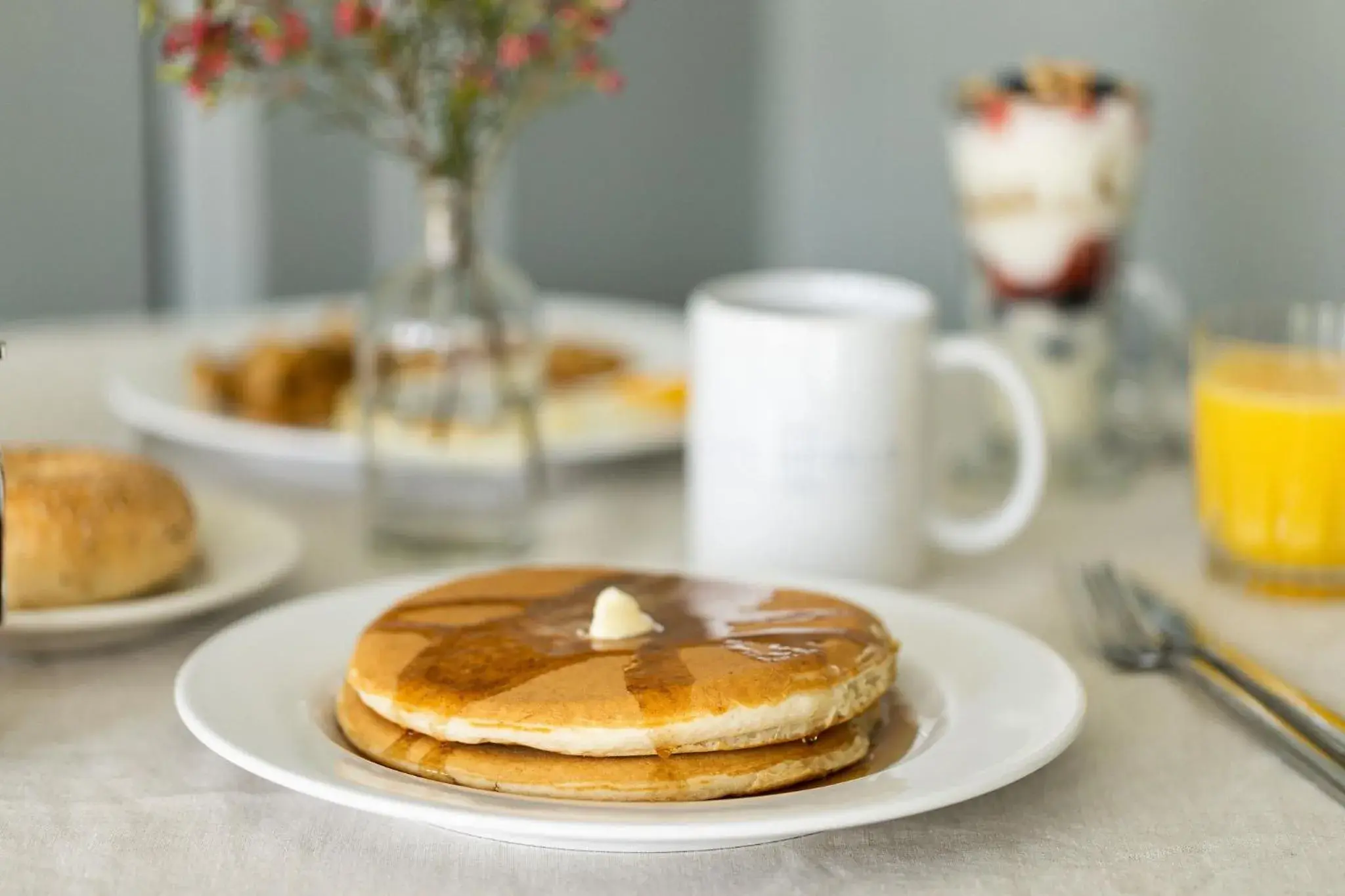 Breakfast in The Litchfield Inn Breakfast in The Litchfield Inn