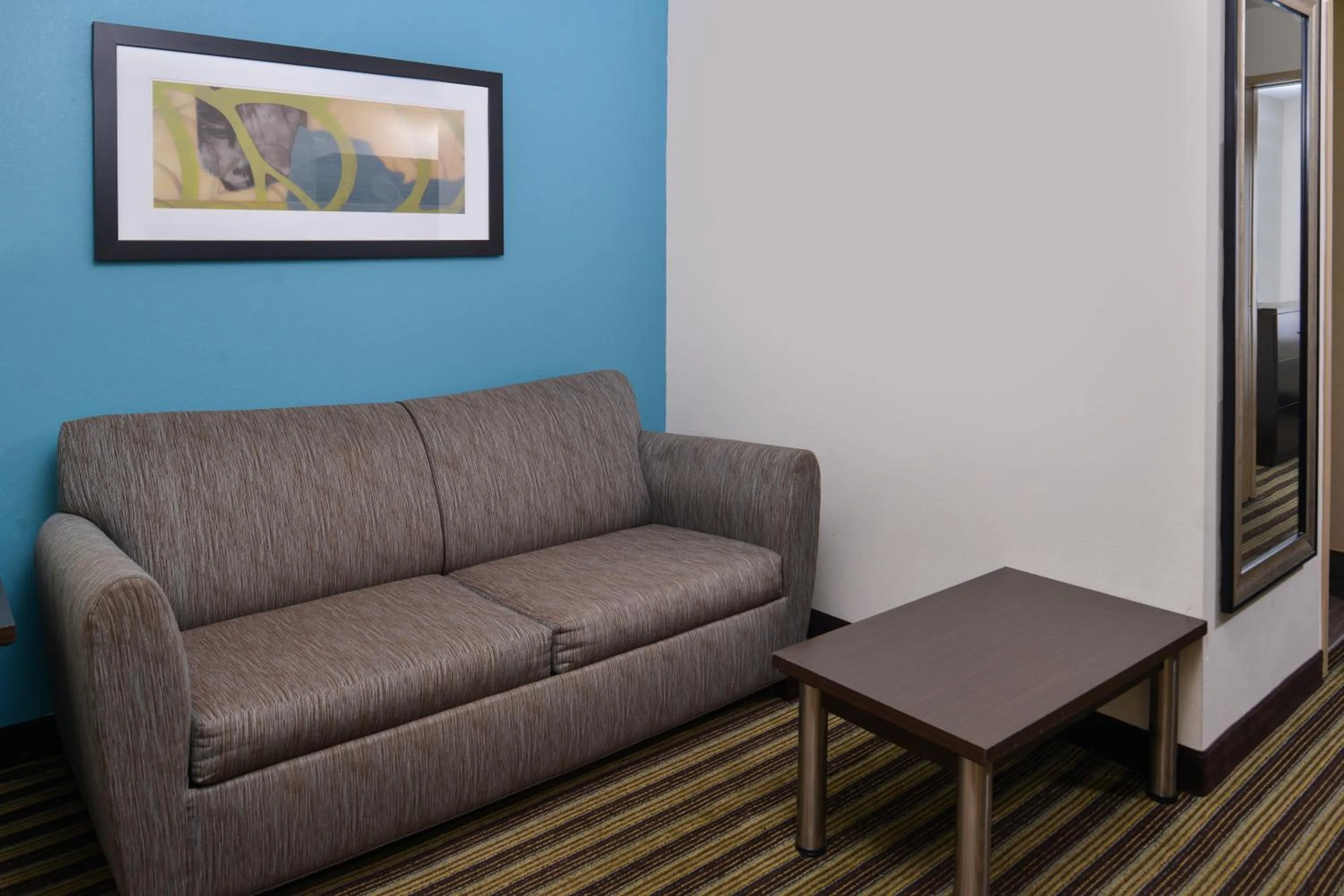 Photo of the whole room in Holiday Inn Express Montgomery East I-85 by IHG