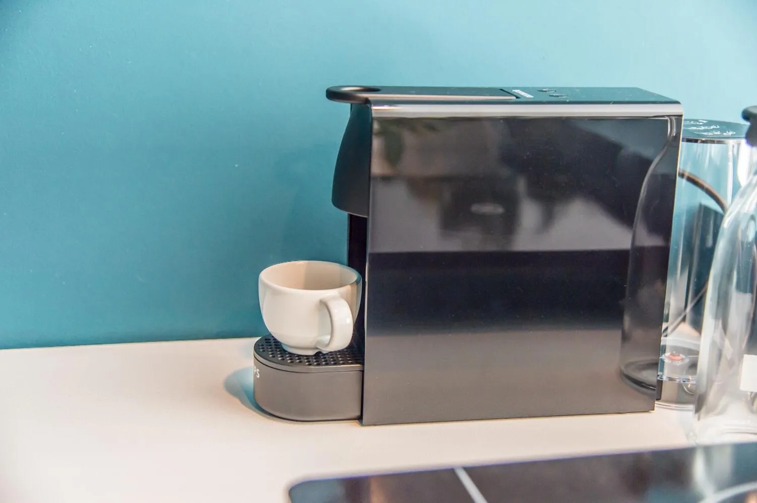 Coffee/tea facilities in Dama Suite